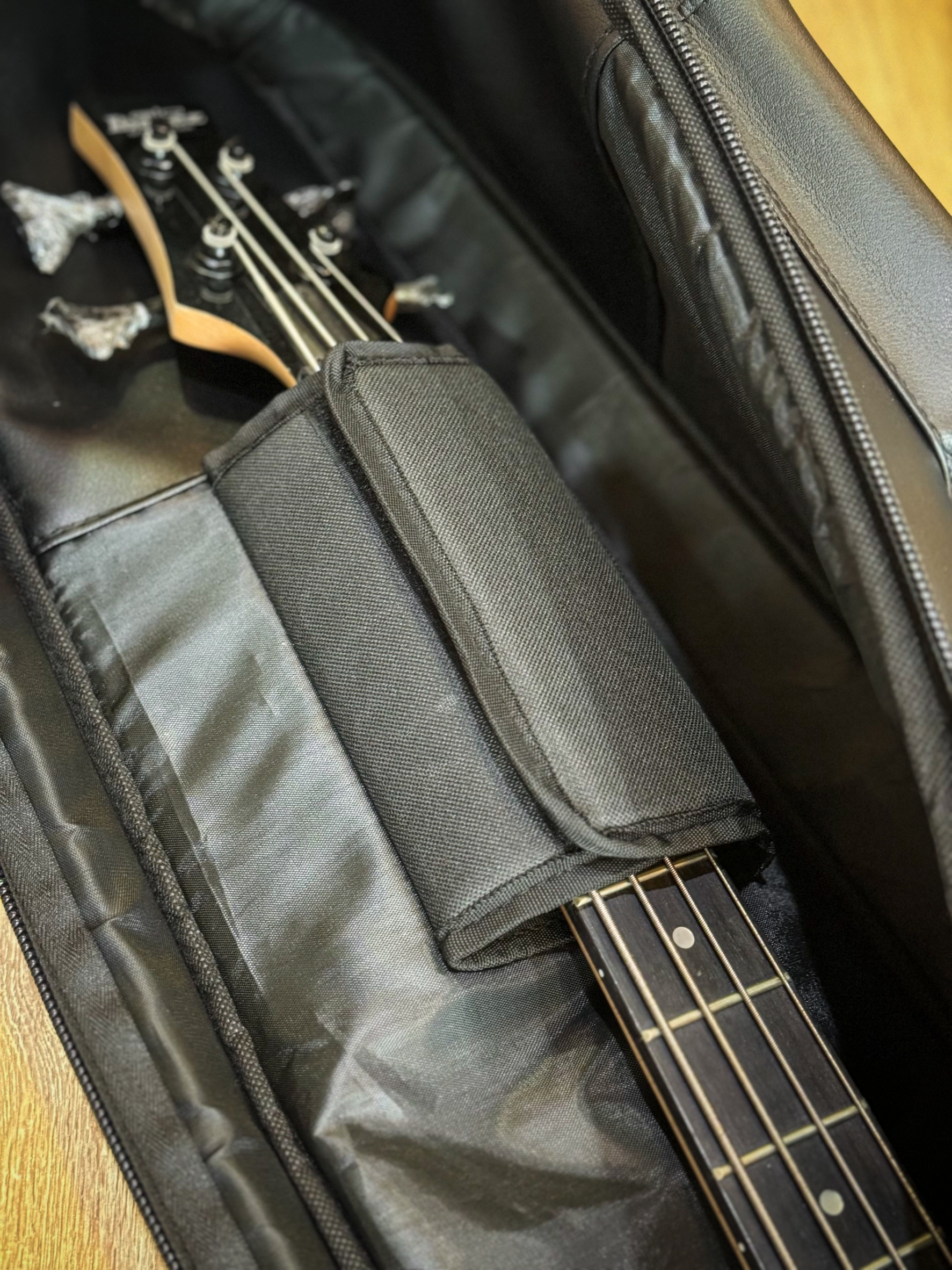 ซอฟเคสเบส TAKANE บุฟองน้ำ 12 มิล Soft Case bass กันน้ำได้ ด้านในมีที่ล็อคคอ หูหิ้ว สายสะพาย