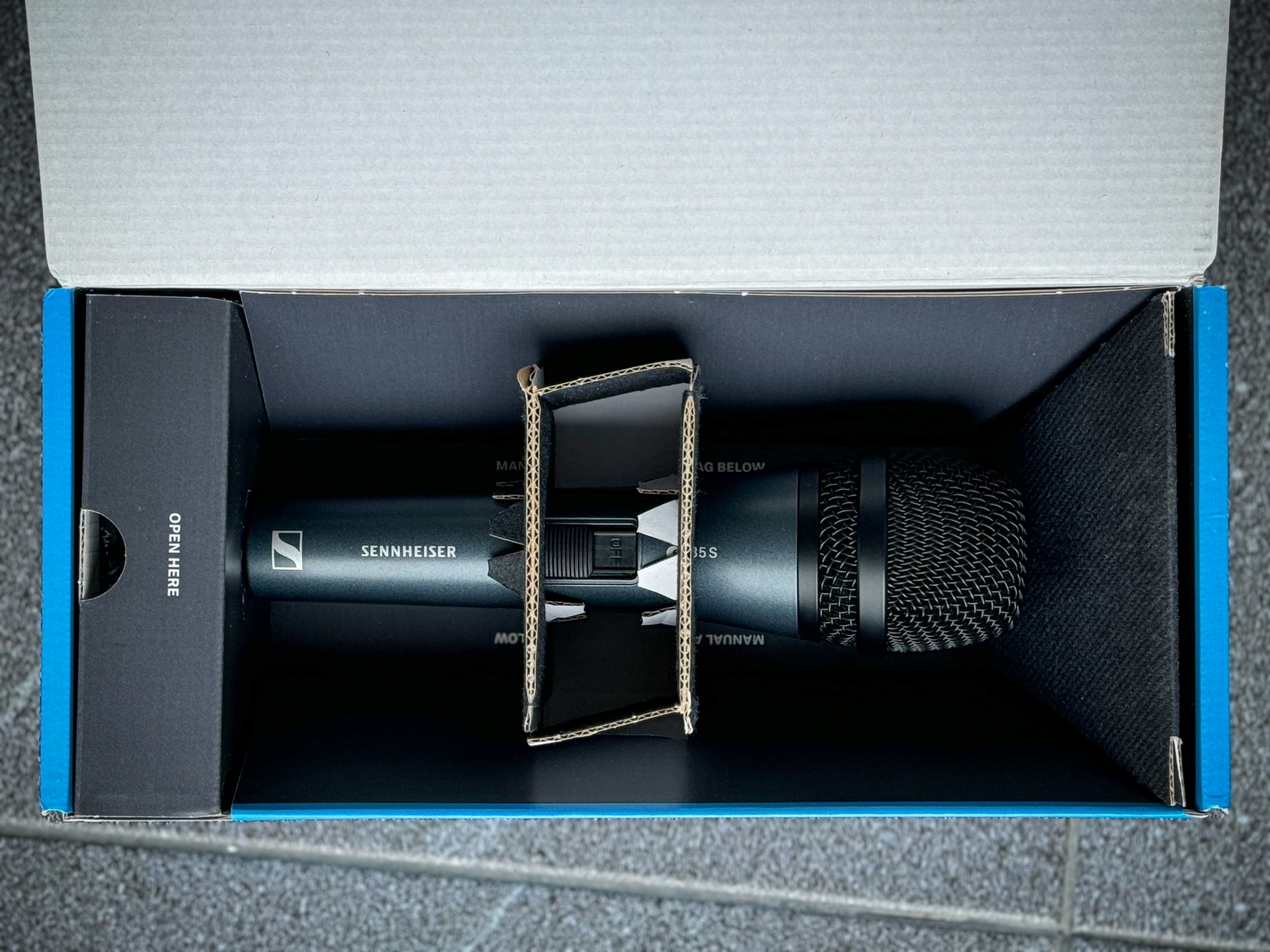 Sennheiser E-835S ไมโครโฟน * รุ่นมีสวิทช์ * ไมค์ รับเสียงไดนามิค น้ำหนักเบา พกพาสะดวก [รวม VAT]