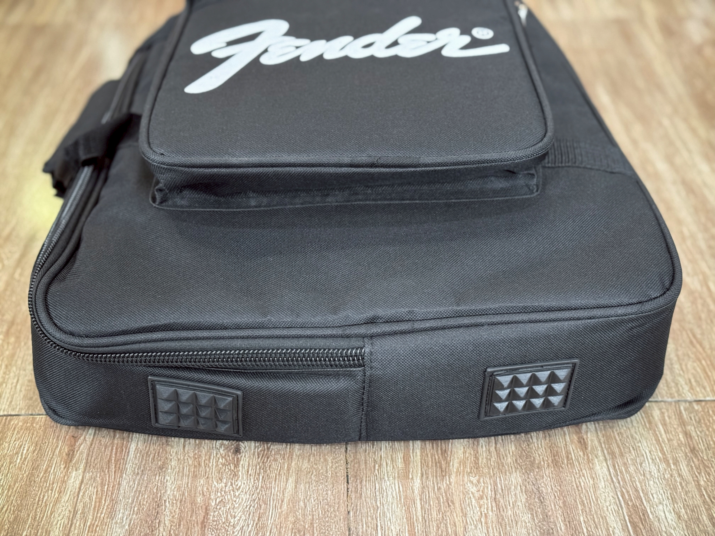 กระเป๋ากีตาร์ไฟฟ้า Fender สีดำ ซอฟเคสกีตาร์ไฟฟ้า บุฟองน้ำ12มิล มีสายสะพายหลัง ปรับความยาวสายได้