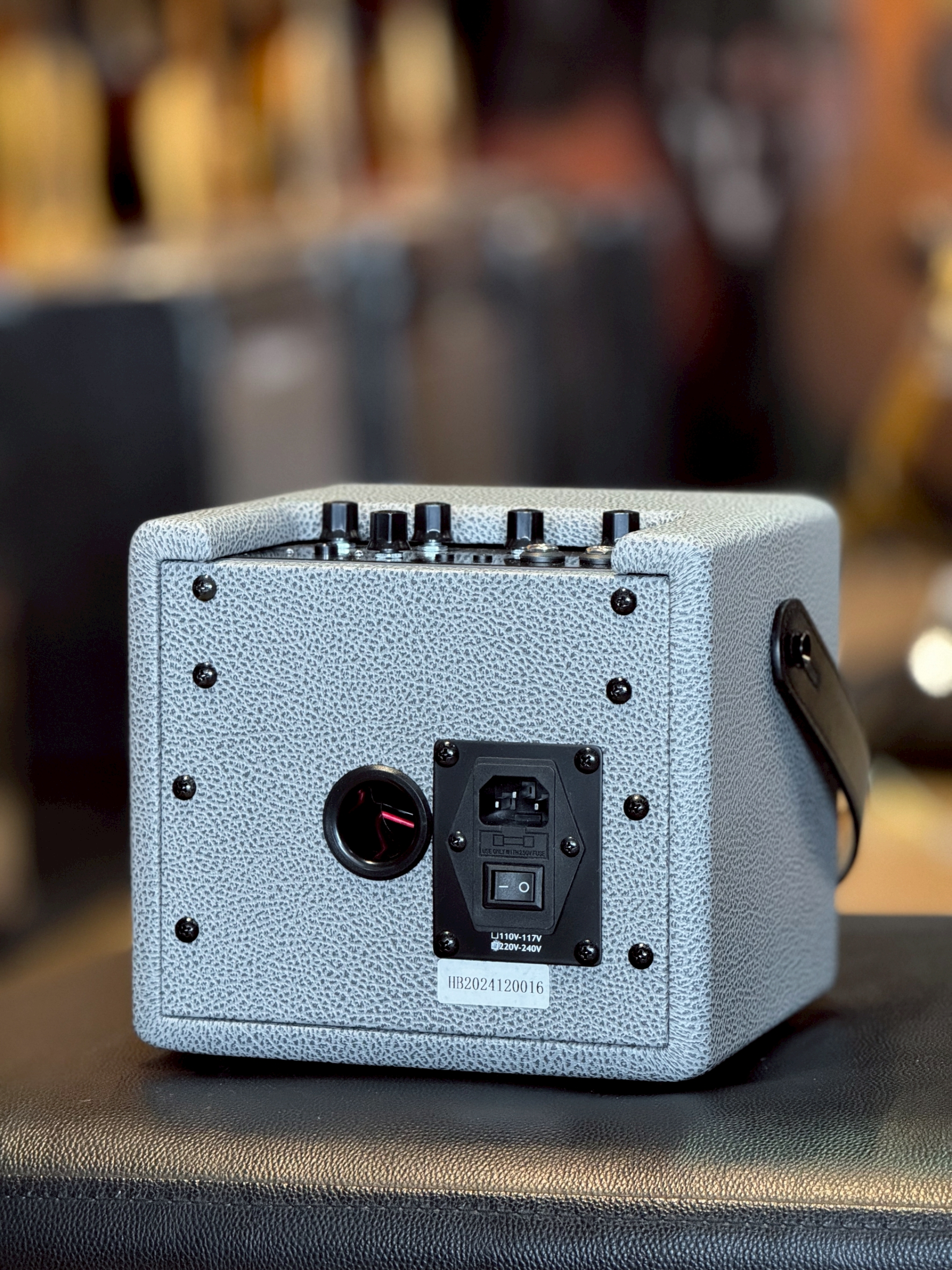 แอมป์เบส Hibilly Creaman15 ขนาด 15 วัตต์ เป็นที่นิยมในหมู่นักดนตรีที่ต้องการแอมป์เบสคุณภาพสูง คุณภาพเสียงที่ชัดเจนและมีพลัง