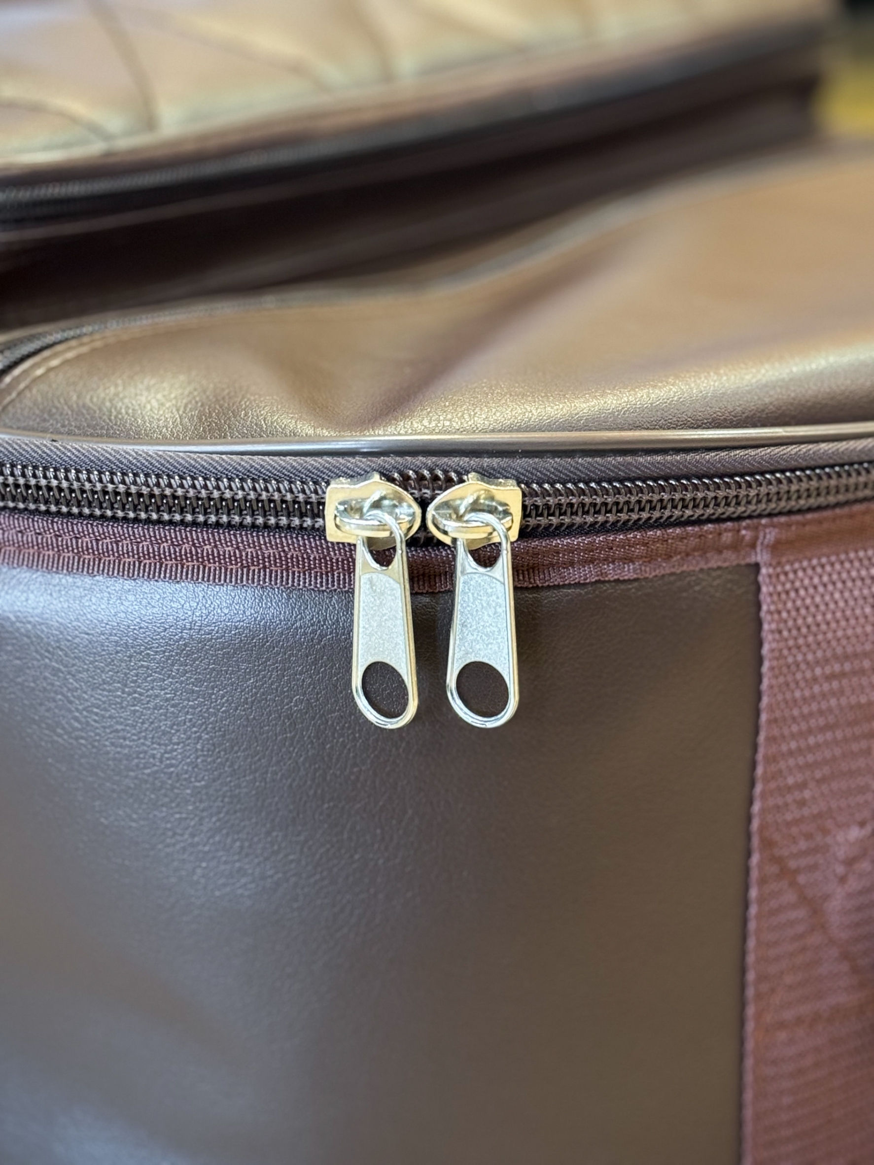 กระเป๋าหนังสแนร์ TAKANE ขนาด 14 นิ้ว บุฟองน้ำหนา กันละอองน้ำ กันฝุ่น พร้อมสายสะพาย