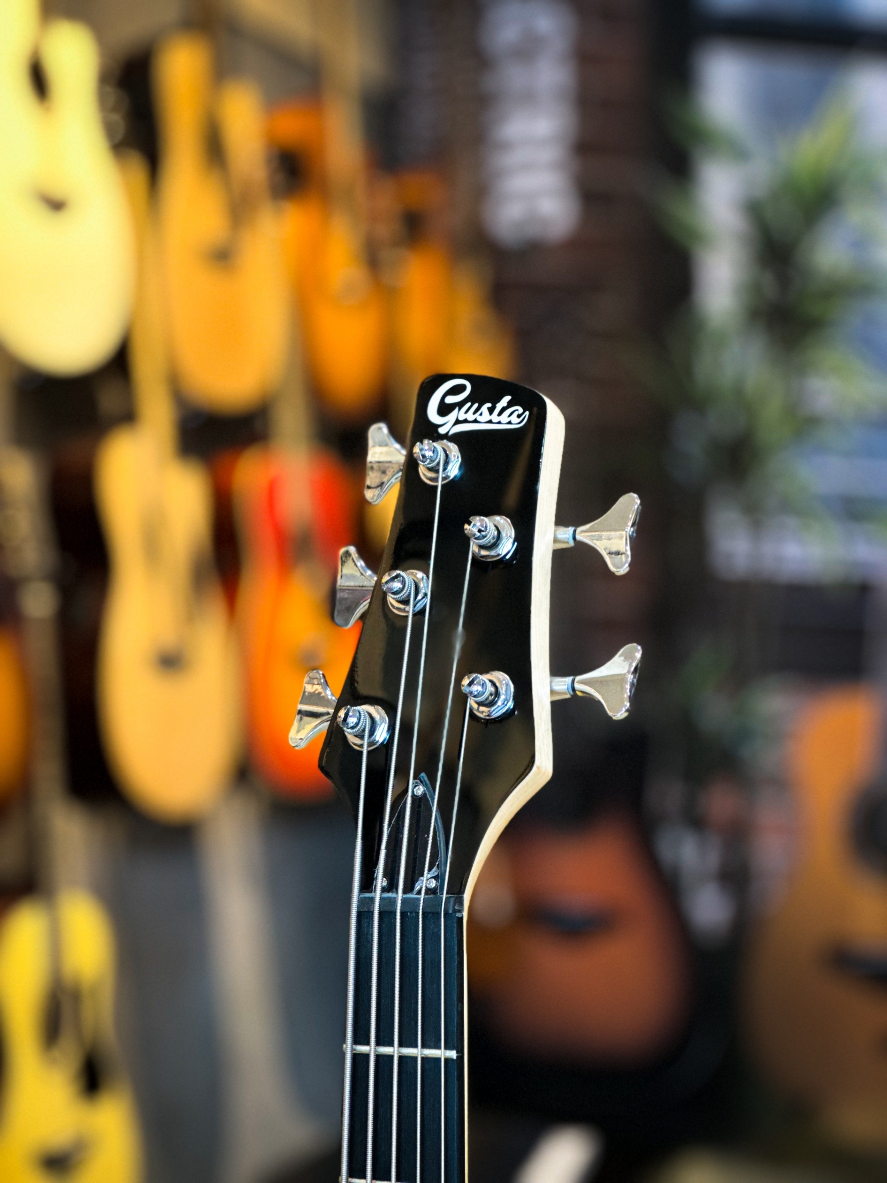 เบส Gusta GIB5-01 II เบสไฟฟ้า จำนวน 5 สาย สีแดง ประกันศูนย์ไทย พร้อมเซตกระเป๋า - ฟรี สายแจ็ค 1 เส้น