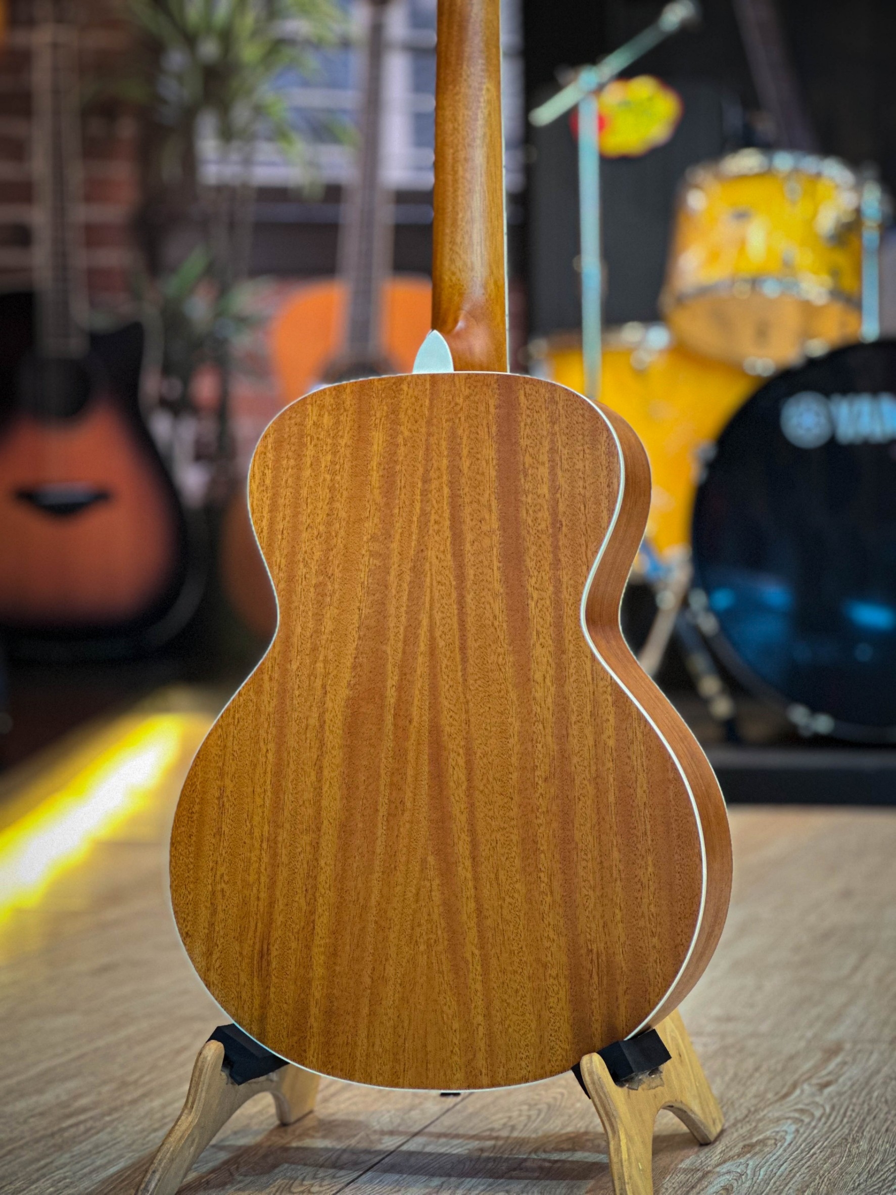 กีตาร์โปร่ง Mclorence รุ่น MC-36 ขนาด 36 นิ้ว ไซส์เล็ก เสียงใสกังวาล ขนาดพกพา พร้อมเซตของแถม FREE !! กระเป๋า