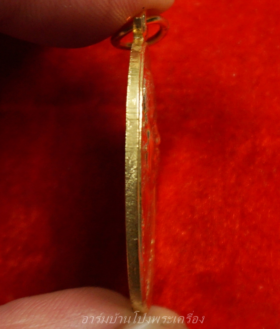 หลวงพ่อยะ วัดท่าข้าม รุ่นเจ้าสัว ปี๒๕๓๕ เนื้อกะไหล่ทอง(องค์ที่10)