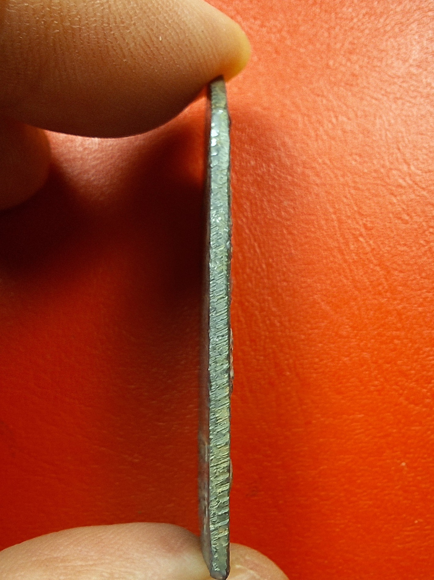 พระลีลากำแพงนิ้ว หลวงพ่อขอม วัดไผ่โรงวัว(วัดโพธาราม) จ.สุพรรณบุรี เนื้อชินตะกั่ว(องค์ที่1)