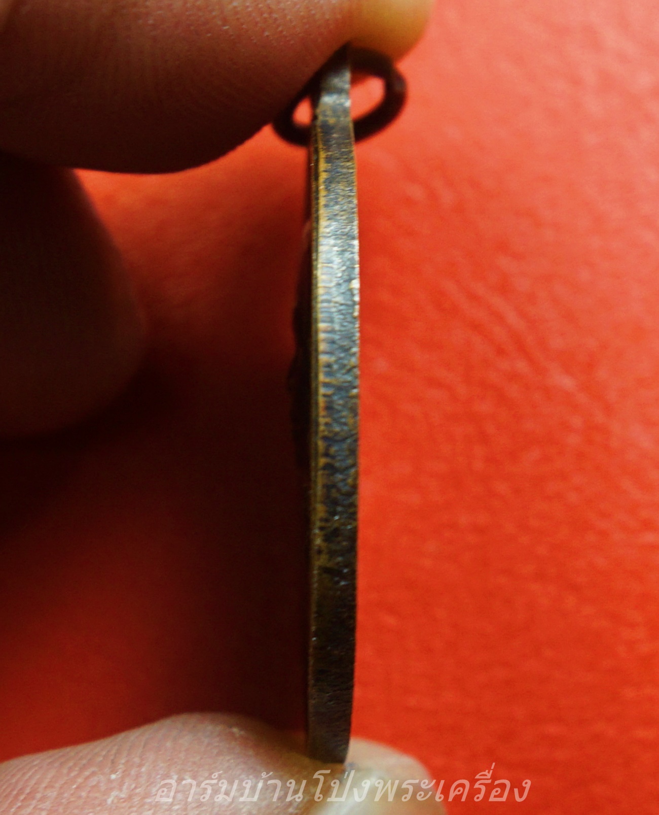 หลวงพ่อคูณ วัดบ้านไร่ รุ่นเหลือกินเหลือใช้ อยู่เย็นเป็นสุข ปี๒๕๓๗ เนื้อทองแดงรมดำ(องค์ที่1)