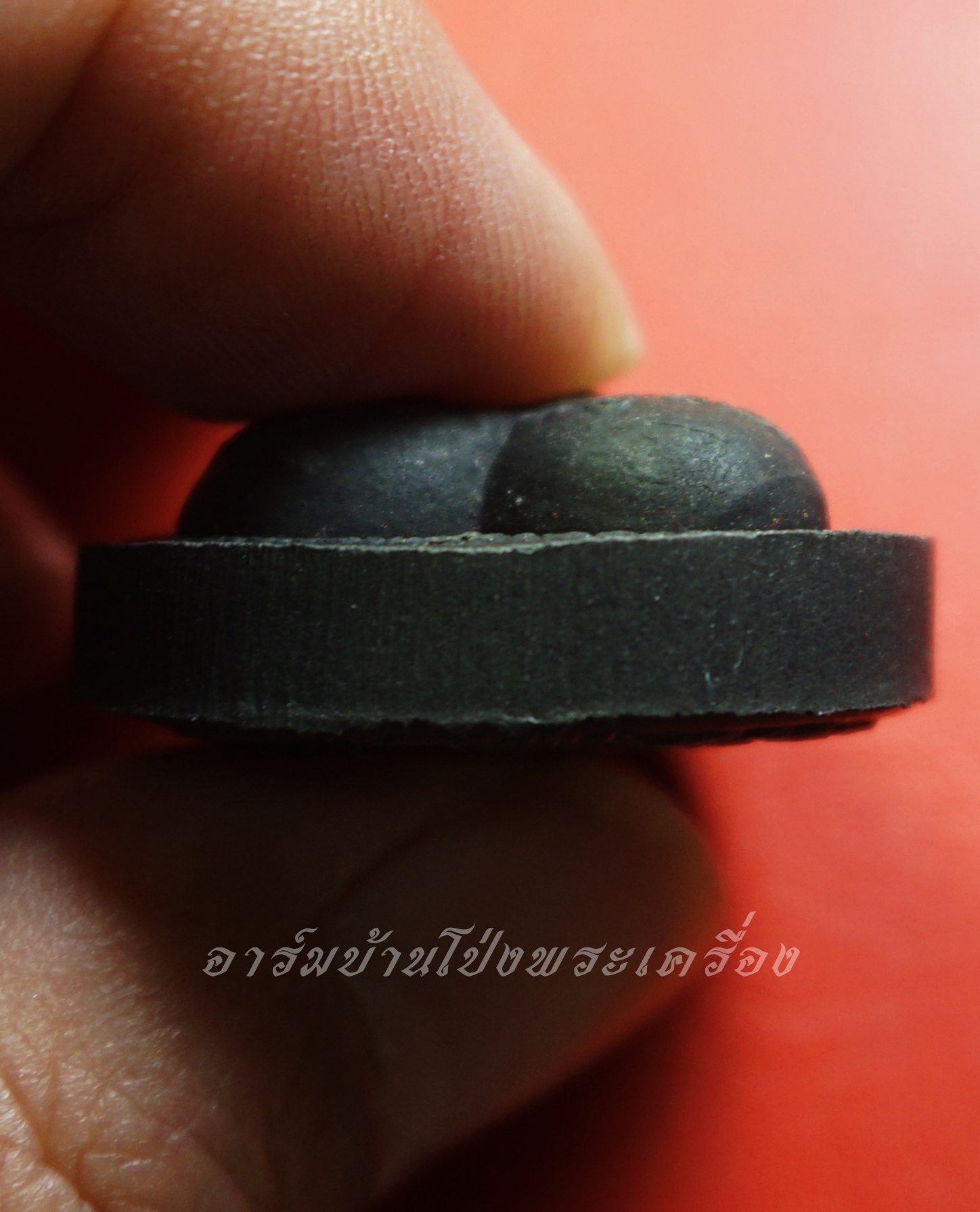 พระปิดตา วัดโต่งเต้น จ.นครราชสีมา รุ่น๑ เนื้อผงสีดำ ฝังจีวรและตะกรุด 2 ดอก(องค์ที่2)