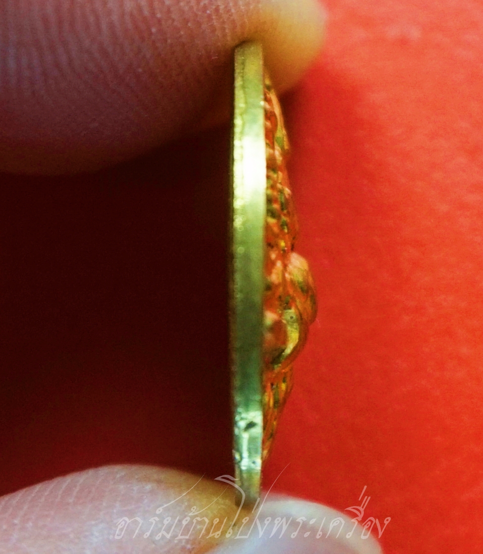 หลวงพ่อหวล วัดชาวเหนือ เสือคาบดาบ(กันชง) ปี๒๕๔๙ พิมพ์เล็ก กะไหล่ทอง(องค์ที่4)