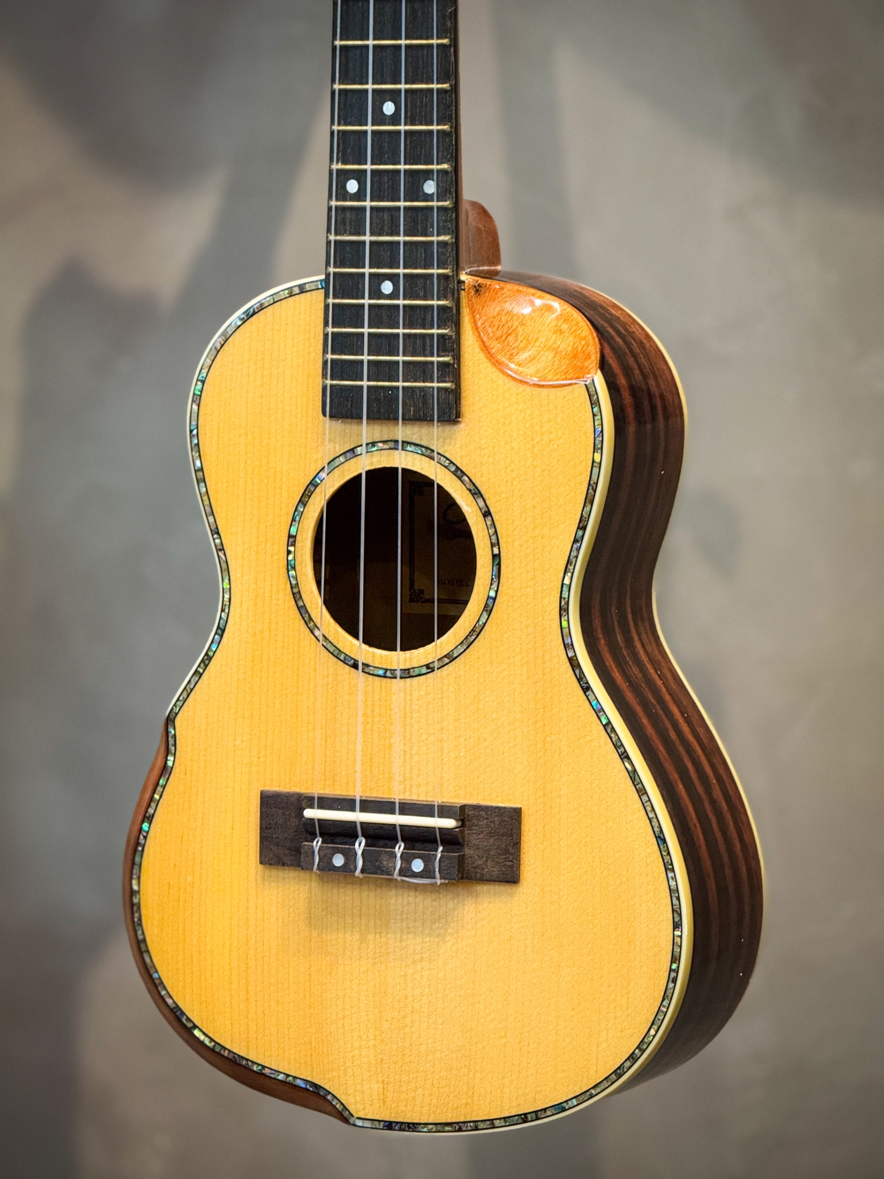 อูคูเลเล่ไฟฟ้า Top solid Overspeed รุ่น A-KYS-21 / A-KYS-24 หน้าไม้แท้ ไซส์ Soprano / Concert พร้อม กระเป๋า / ปิ๊ก / ที่เก็บปิ๊ก