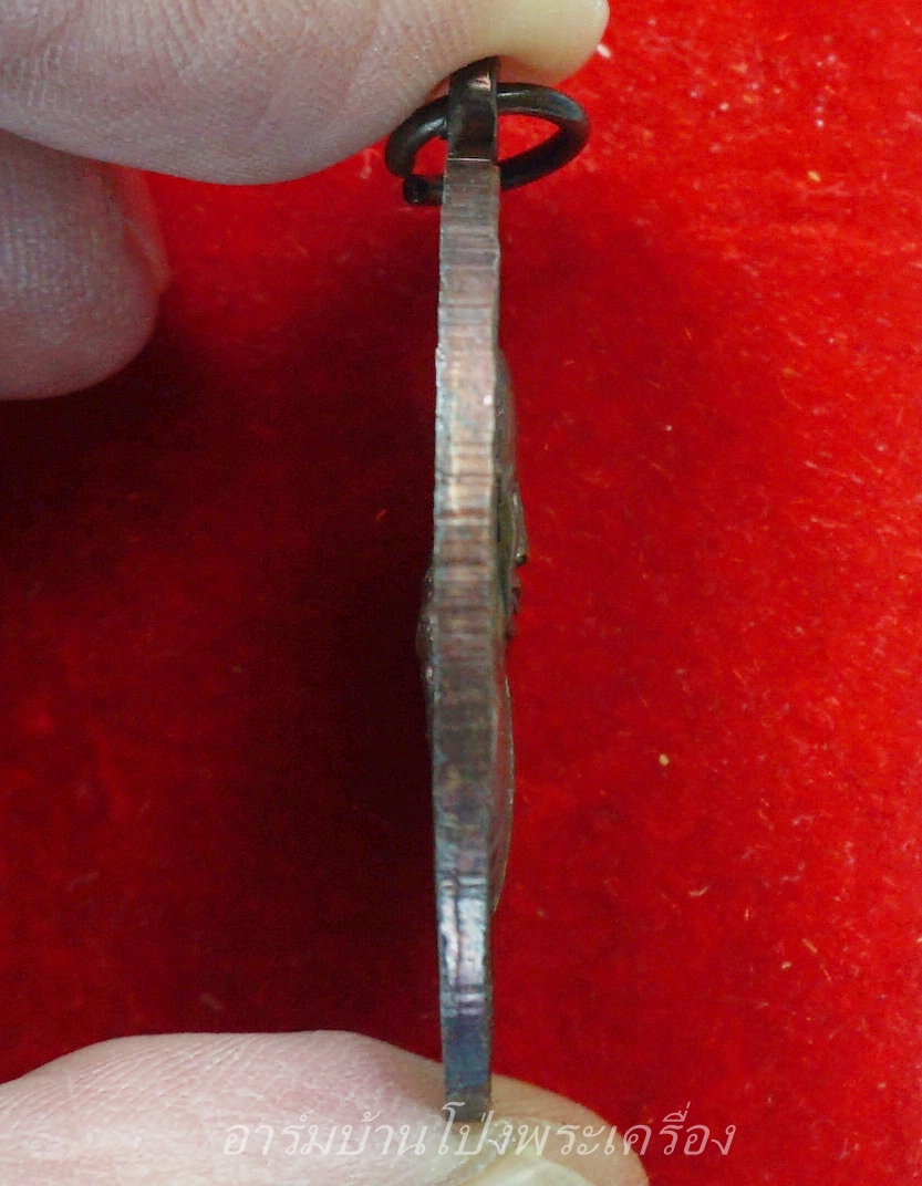 หลวงพ่อคิ้ม วัดหนองเสือ รุ่นแรก หลังสิงห์ เนื้อทองแดงรมดำ(องค์ที่11)