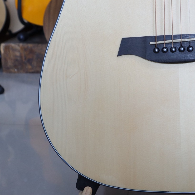 Mantic GT-1DC กีต้าร์โปร่ง ขนาด 41 นิ้ว พร้อม กระเป๋า จูนเนอรื ปิ๊ก