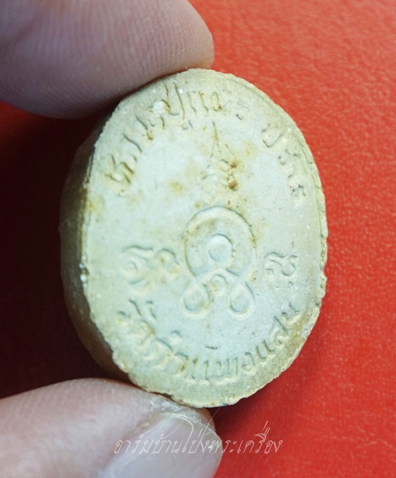 หลวงปู่แผ้ว วัดกำแพงแสน พระผงเม็ดกระดุม ปี๒๕๔๘ เนื้อผงพุทธคุณ(องค์ที่2)