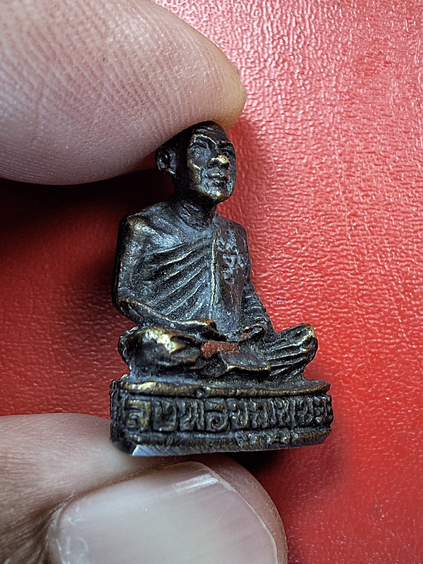 หลวงพ่อบุญชู เขมจาโร วัดหนองโรง จ.กาญจนบุรี ใต้ฐานอุดเทียนชัย(องค์ที่1)