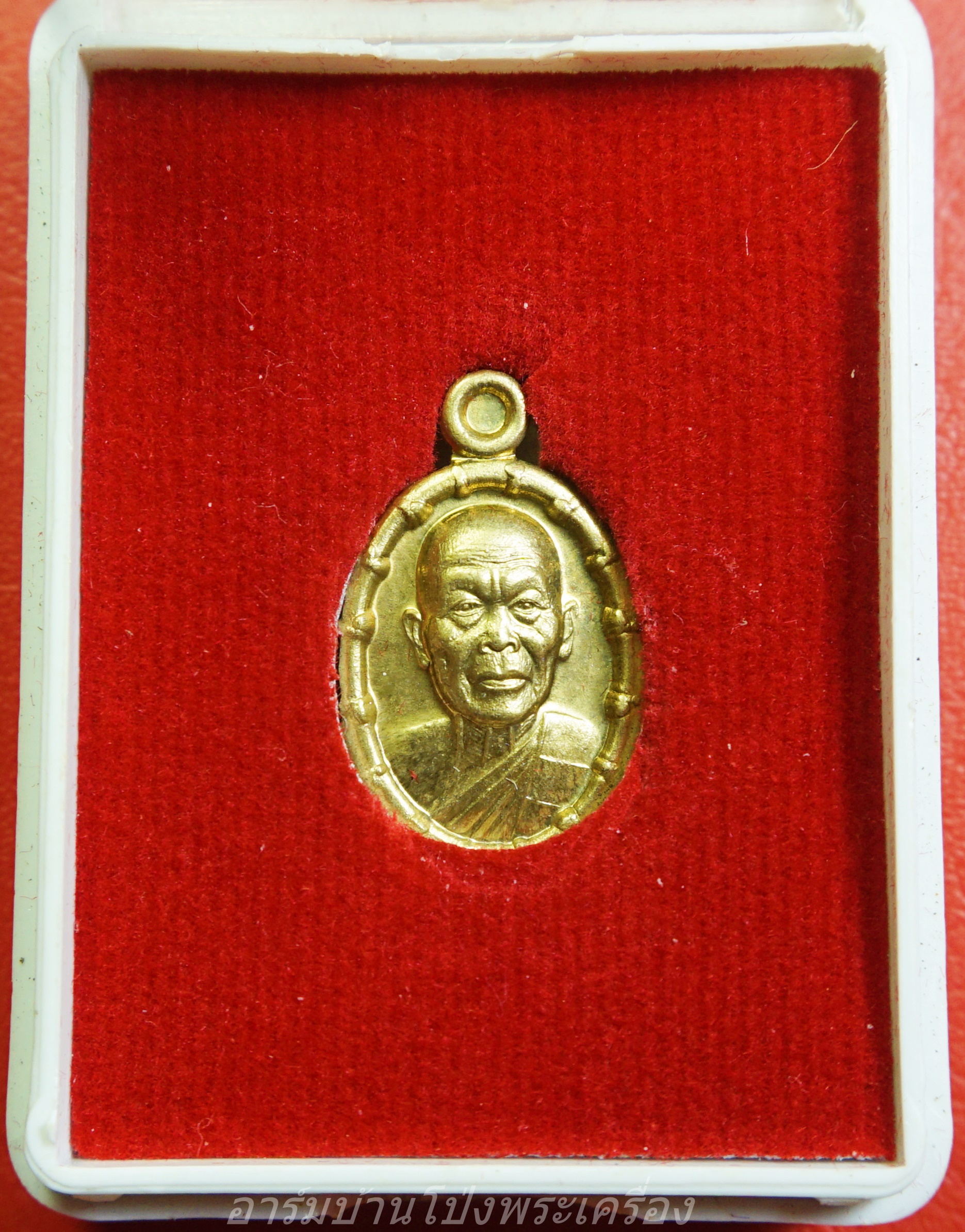 หลวงพ่อหวล วัดชาวเหนือ เม็ดแตง ปี๒๕๕๘ เนื้อฝาบาตร(องค์ที่3)