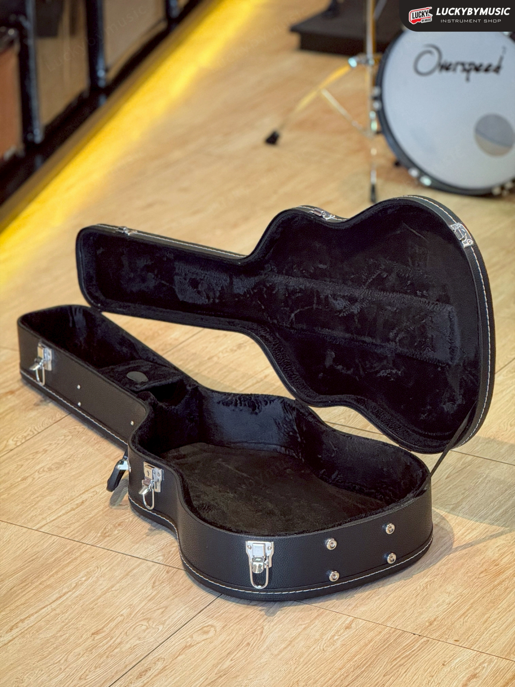 Hard Case ฮาร์ดเคสกีตาร์คลาสสิค ขนาด 40 นิ้ว วัสดุแข็งแรง บุด้านในกำมะหยี่ สีดำ