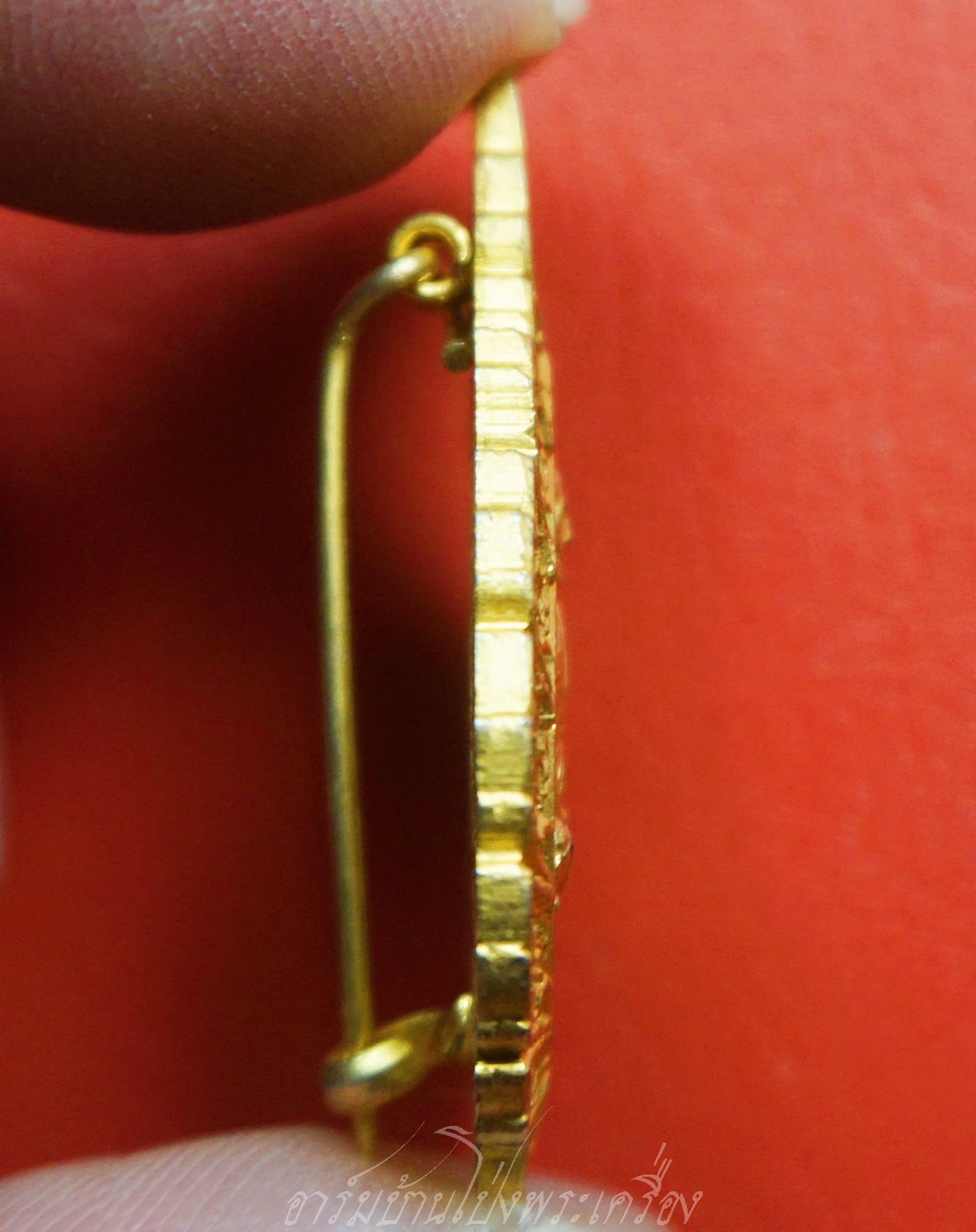 หลวงพ่อพูล วัดไผ่ล้อม เข็มกลัดพัดยศ ปี๒๕๔๗ เนื้อกะไหล่ทอง(องค์ที่1)