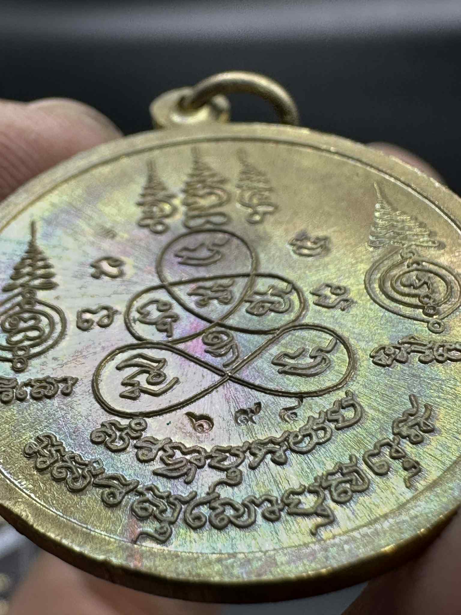 46.เหรียญเนื้อชนวนโบราณ เจาะห่วง CODE:694 พ่อพรายกระซิบ รุ่นแรก คนดีผีคุ้ม เมืองตรัง สำนักอาจารย์เณรดอย จังหวัดตรัง ปี 2565