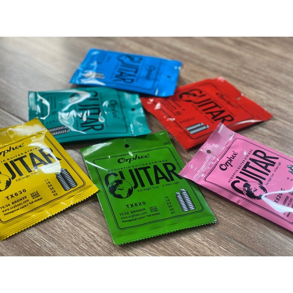 ชุดอุปกรณ์กีตาร์ สายกีตาร์ Orphee ยกชุด + จูนเนอร์ตั้งสาย AT-01A (พร้อมถ่าน) + ปิ๊กกีตาร์ 4 อัน