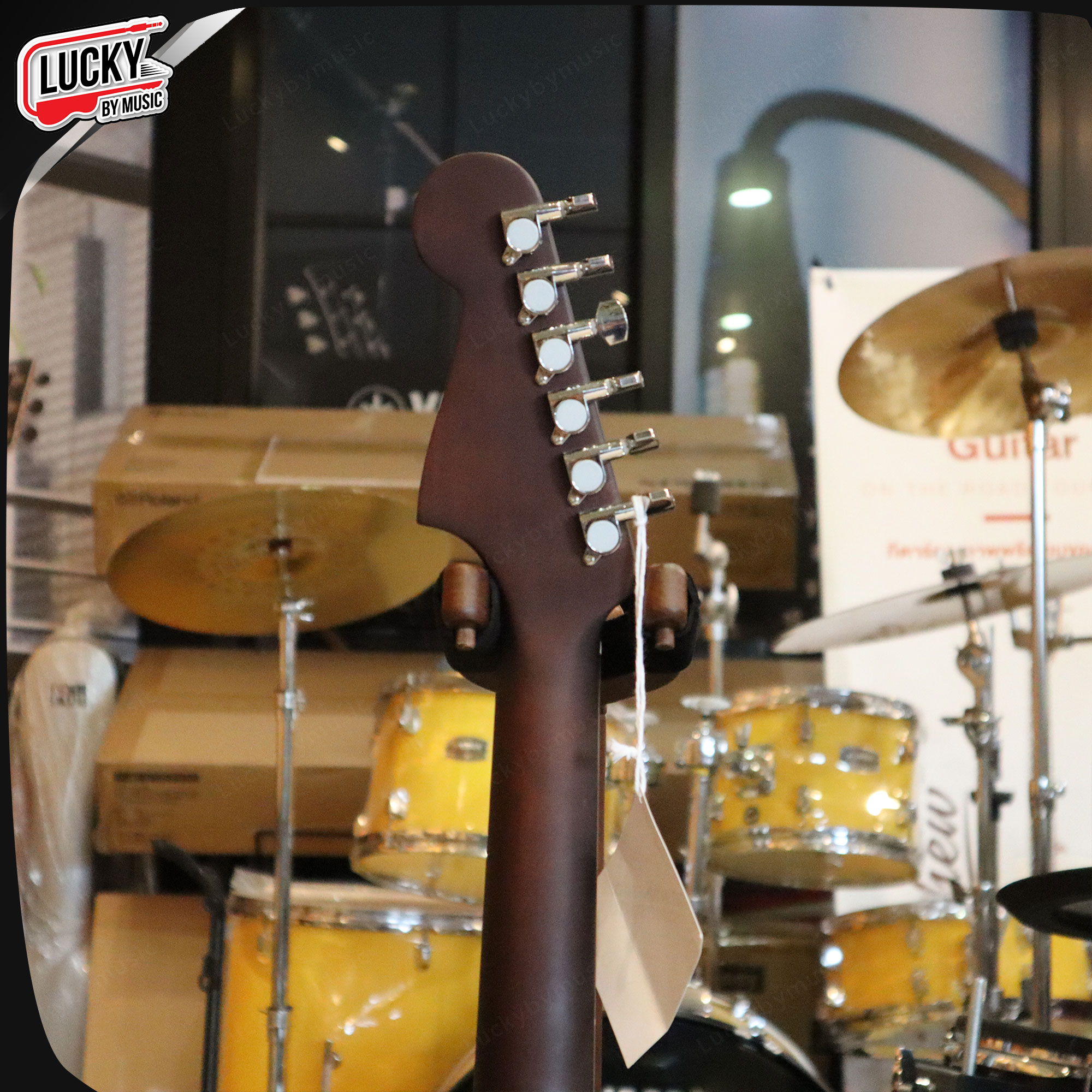 กีตาร์โปร่ง Fender California Debut Redondo หัวทรง 6-in-line