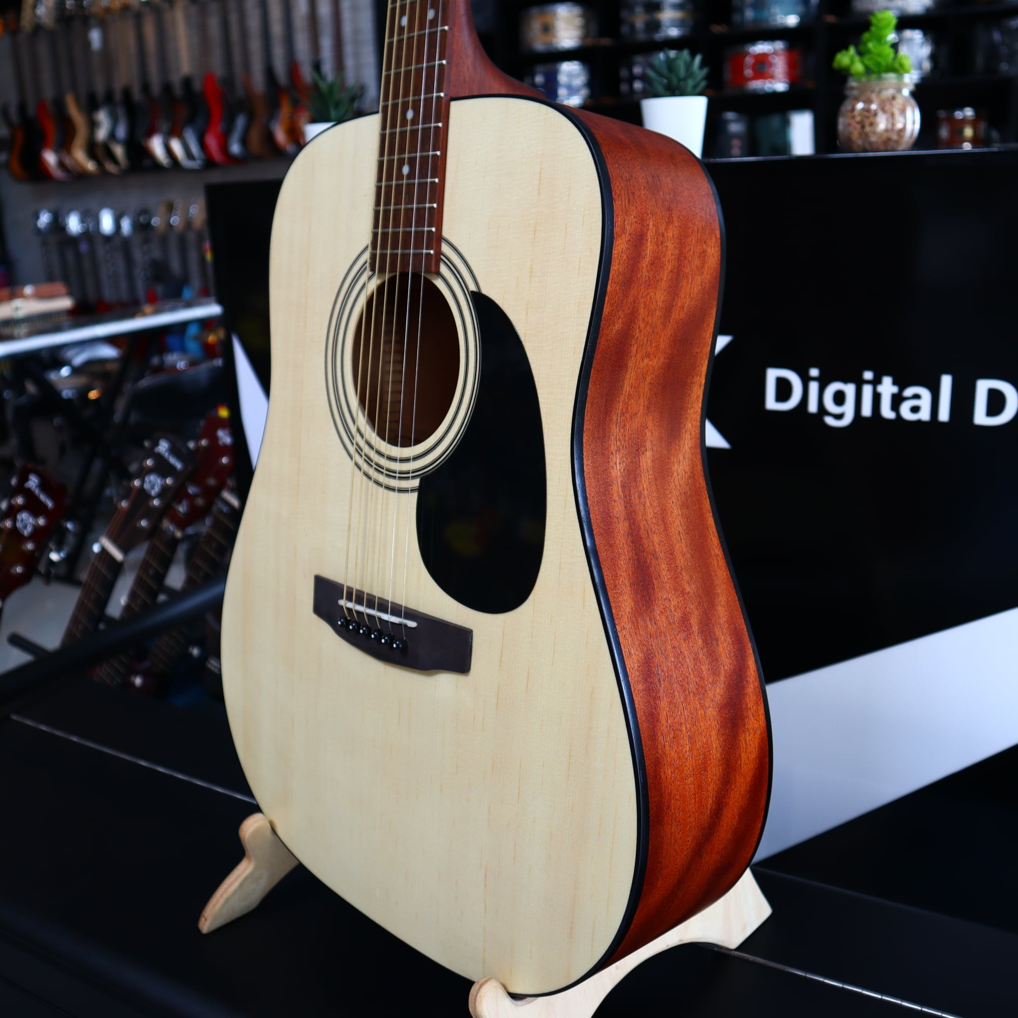 กีต้าร์โปร่ง CORT รุ่น AD-810 พร้อมกระเป๋า ปิ๊กประแจ