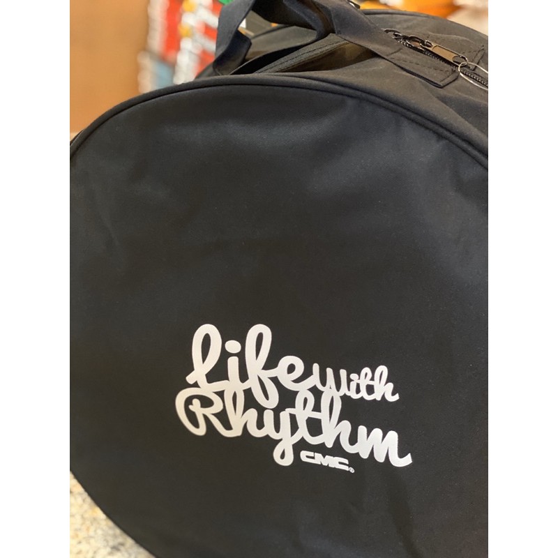 กระเป๋าสแนร์ CMC "Life with Rhythm" / The market รุ่นหูหิ้ว ของแท้ 100% สามารถใส่สแนร์ได้ถึง 14x8"