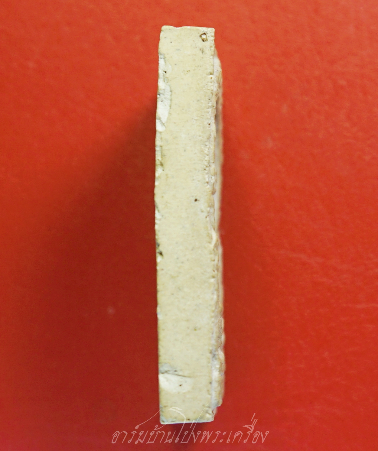 หลวงปู่แย้ม วัดสามง่าม พิมพ์รูปเหมือนเนื้อผง หลังกุมารทอง มีส่วนผสมของผงพระเก่าชำรุด, ผงวิเศษ, พุทธคุณต่างๆ รวมถึงเกศาของหลวงปู่แย้ม อีกทั้งด้านหลังเป็นรูปกุมารทองอีก ครบเครื่องทั้งด้านทำมา หากิน ป้องกันเตือนภัย(องค์ที่1)