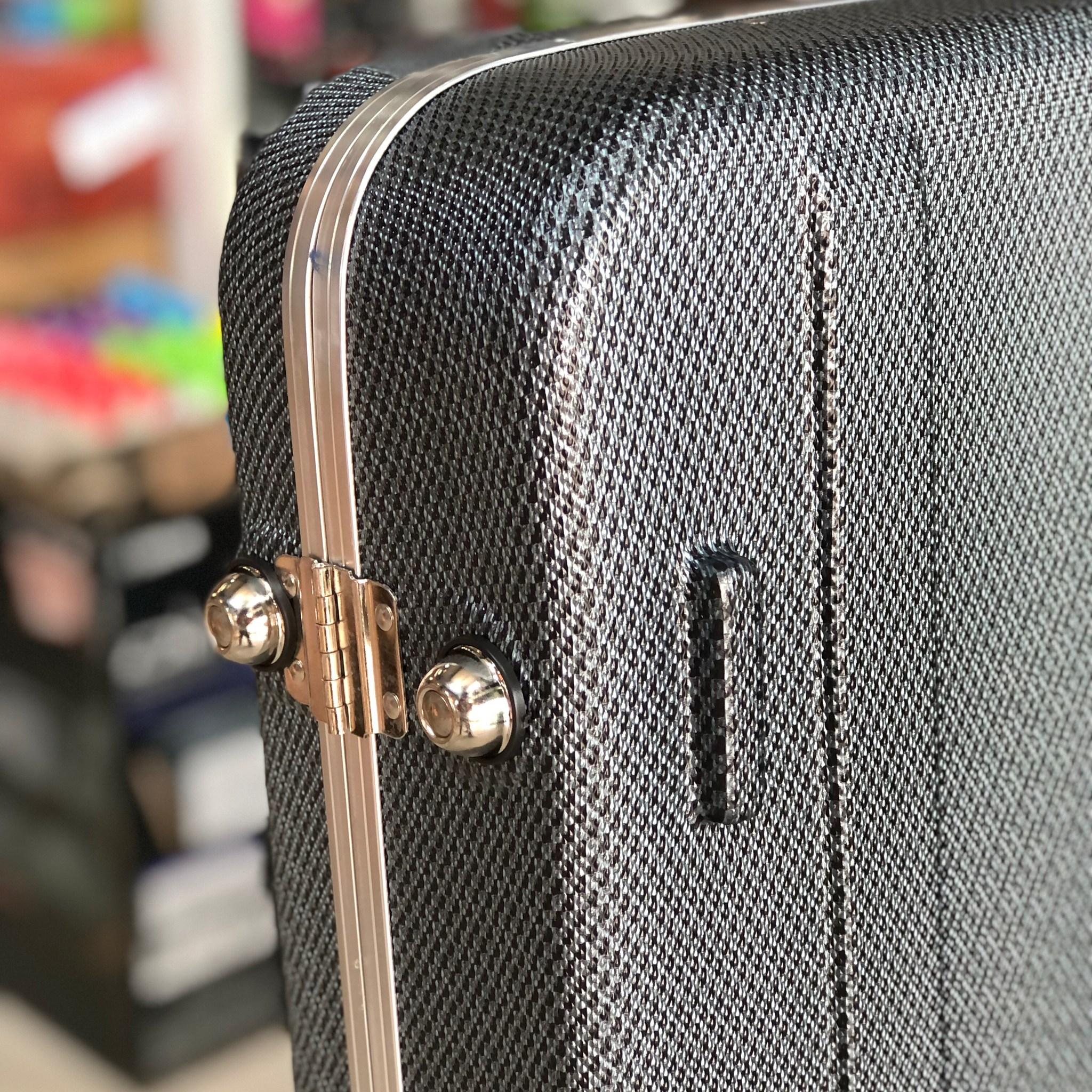 Real Mission ฮาร์ดเคสกีตาร์ไฟฟ้า พรมน้ำเงิน ตัวล็อคแน่นหนา วัสดุแข็งแรง ใส่ได้ทุกทรง