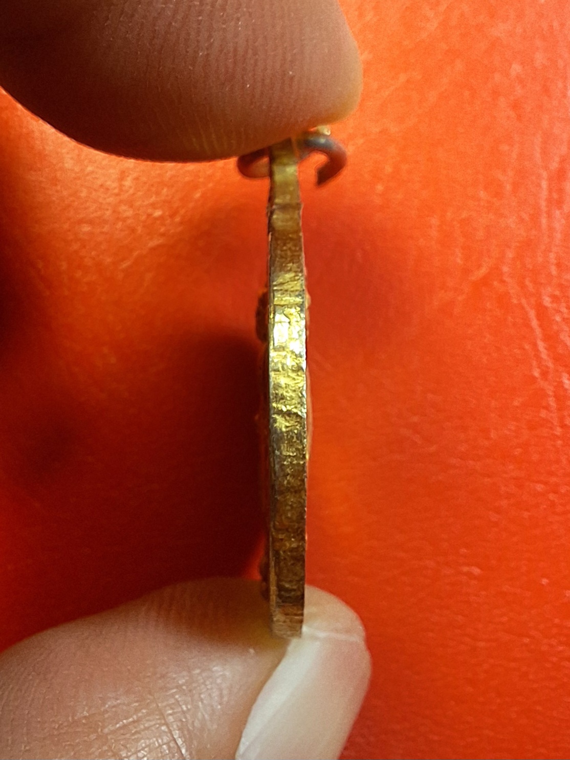 เหรียญพระประจำวันอาทิตย์ วัดไทรใหญ่ จ.นนทบุรี หลังปีวอก เนื้อกะไหล่ทองลงยา(องค์ที่4)