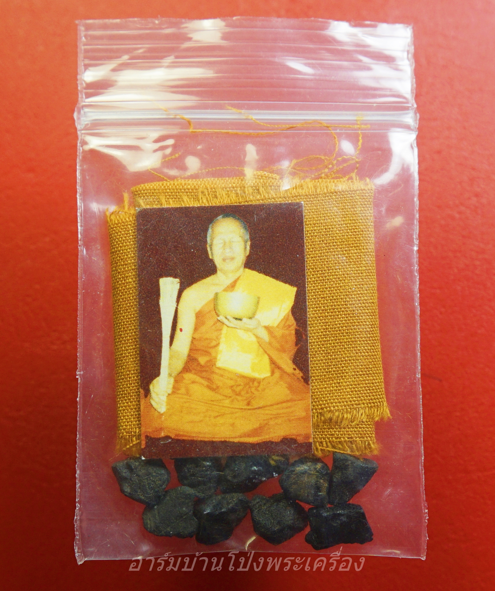 หลวงพ่ออุทัย วัดเกาะตาพุด รูปถ่าย+จีวร+เศษแร่เขาอึมครึม(ชุดที่4)