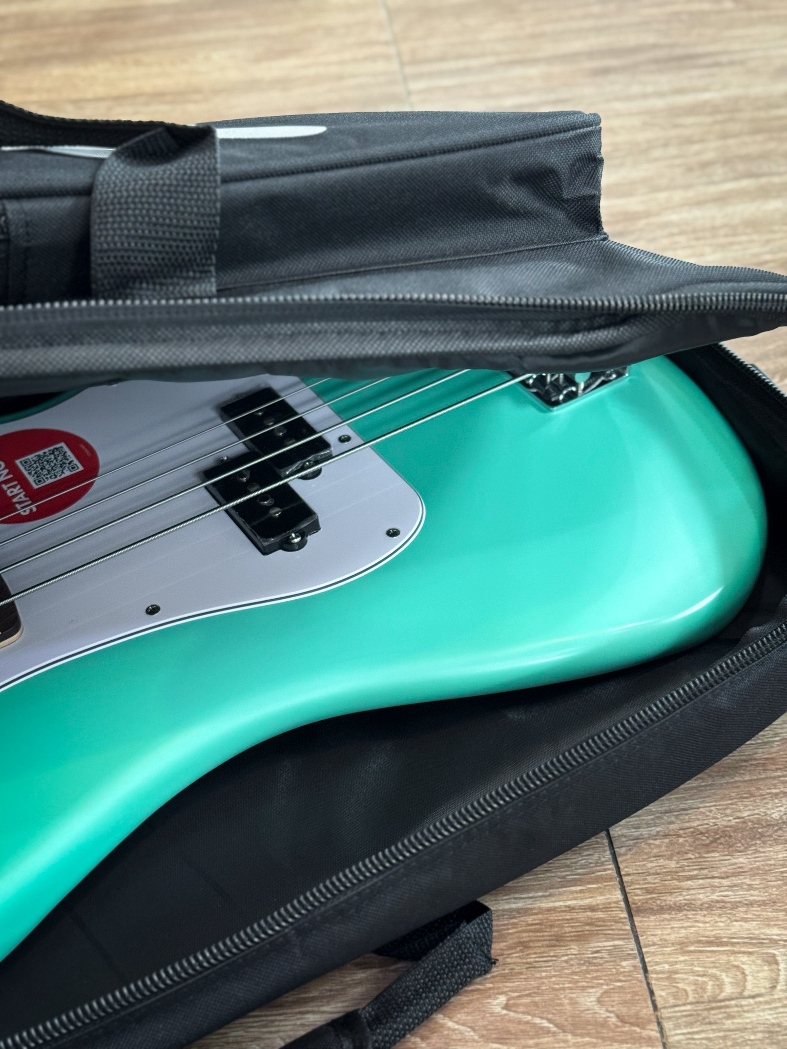 กระเป๋าเบส Fender สีดำ/สีเทา ซอฟเคสเบสไฟฟ้า บุฟองน้ำ 12 มิล ผ้า600D มีที่รองก้น/หมอนรองคอ/สะพายหลัง