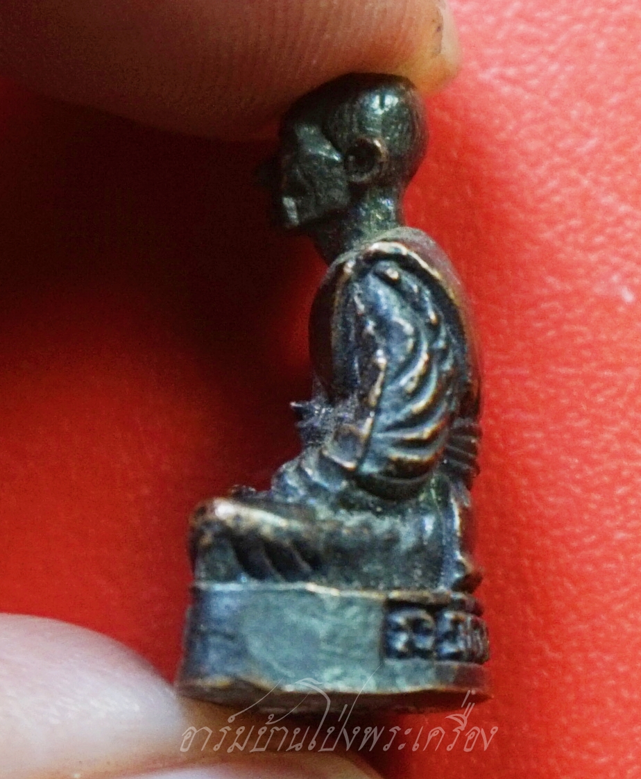 หลวงปู่แรม วัดยางหัก รูปหล่อ เนื้อทองแดงรมดำ(องค์ที่1)