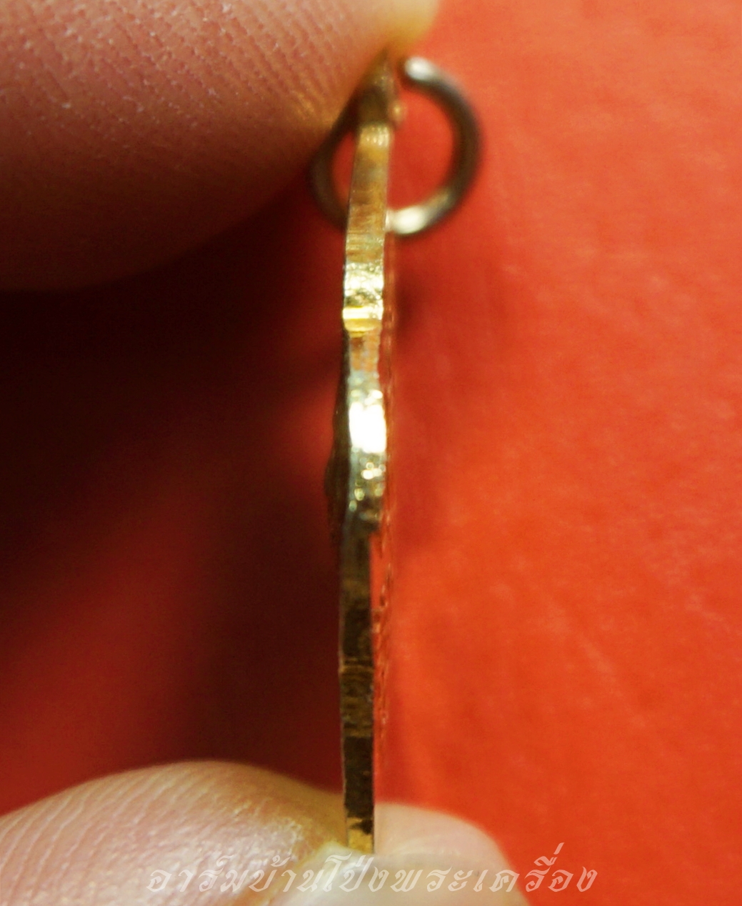 หลวงปู่จันทร์ วัดบ้านยาง เหรียญดอกจิก เนื้อกะไหล่ทอง(องค์ที่2)