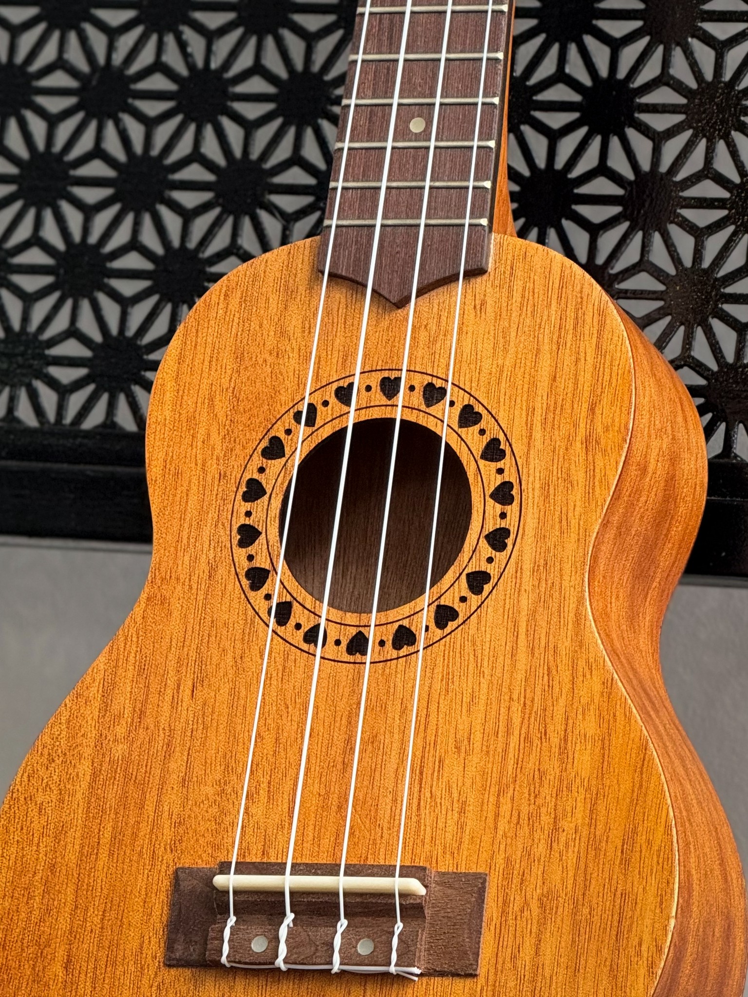 ฟรีกระเป๋า 💥Caesar อูคูเลเล่ JULIUS รุ่น U-21A ไซส์ Soprano มีลายหัวใจรอบซาวโฮ พร้อมของแถมสุดคุ้ม / มีเก็บปลายทาง