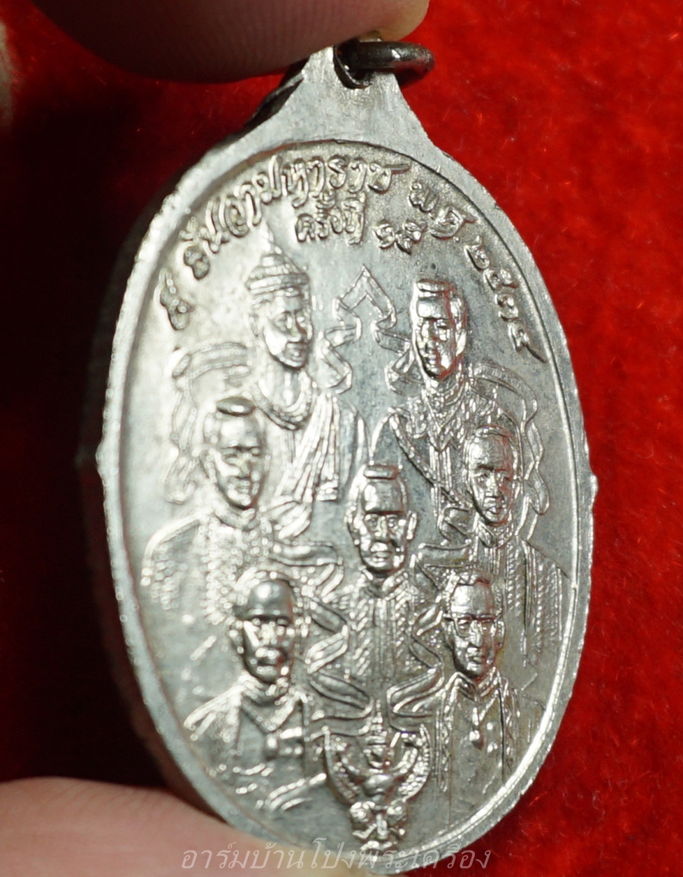 เหรียญที่ระลึกรักาลที่ ๙ งาน ๕ ธันวามหาราช พ.ศ.๒๕๓๔ ครั้งที่ 15 เนื้อกะไหล่เงิน(องค์ที่1)