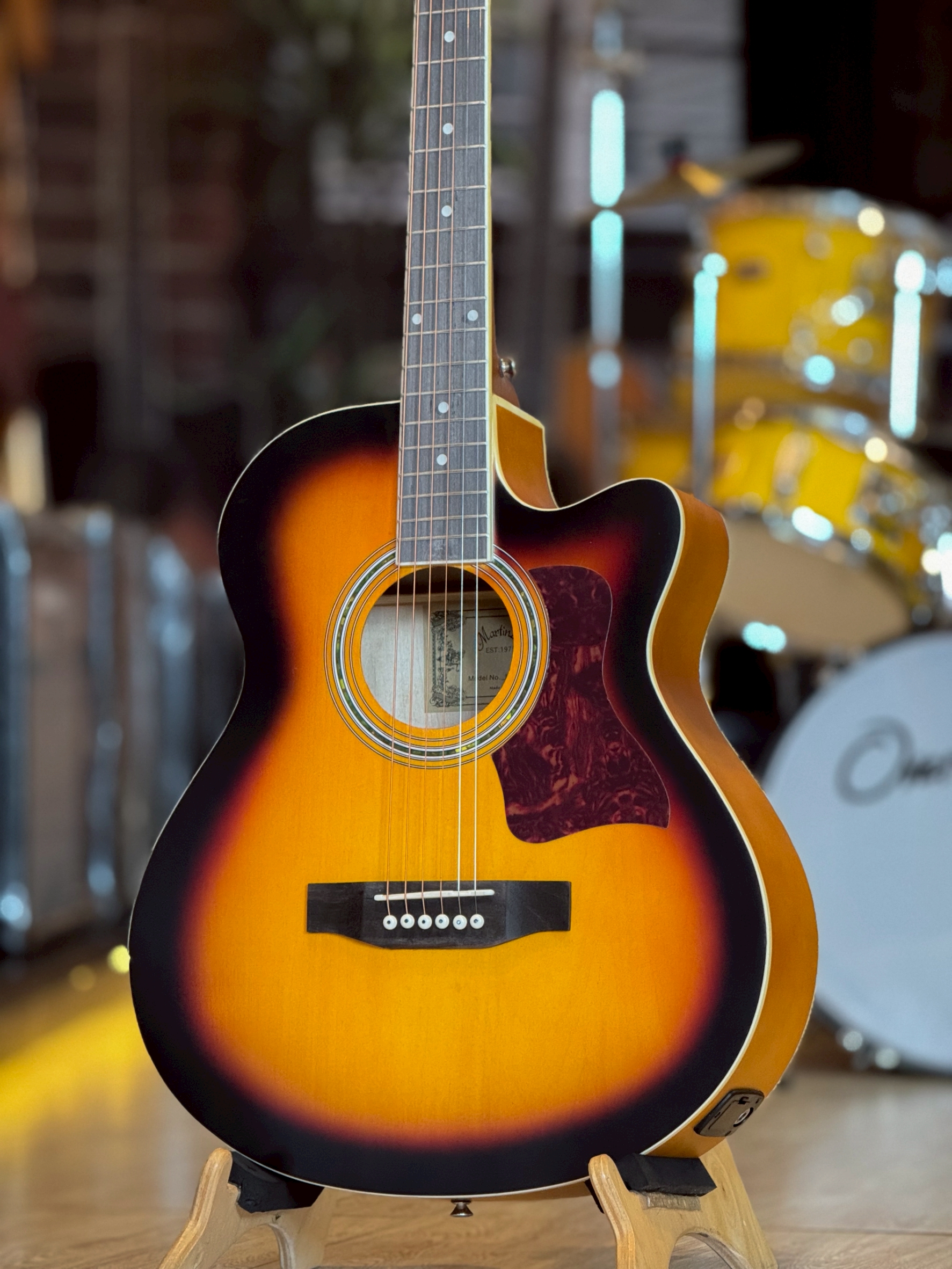 กีตาร์โปร่งไฟฟ้า Martinlee ML-409C ขนาด 40 นิ้ว ภาคไฟฟ้า Enya มีจูนเนอร์ พร้อม ปิ๊ก 4 ชิ้น ประแจขันคอ สายแจ็ค