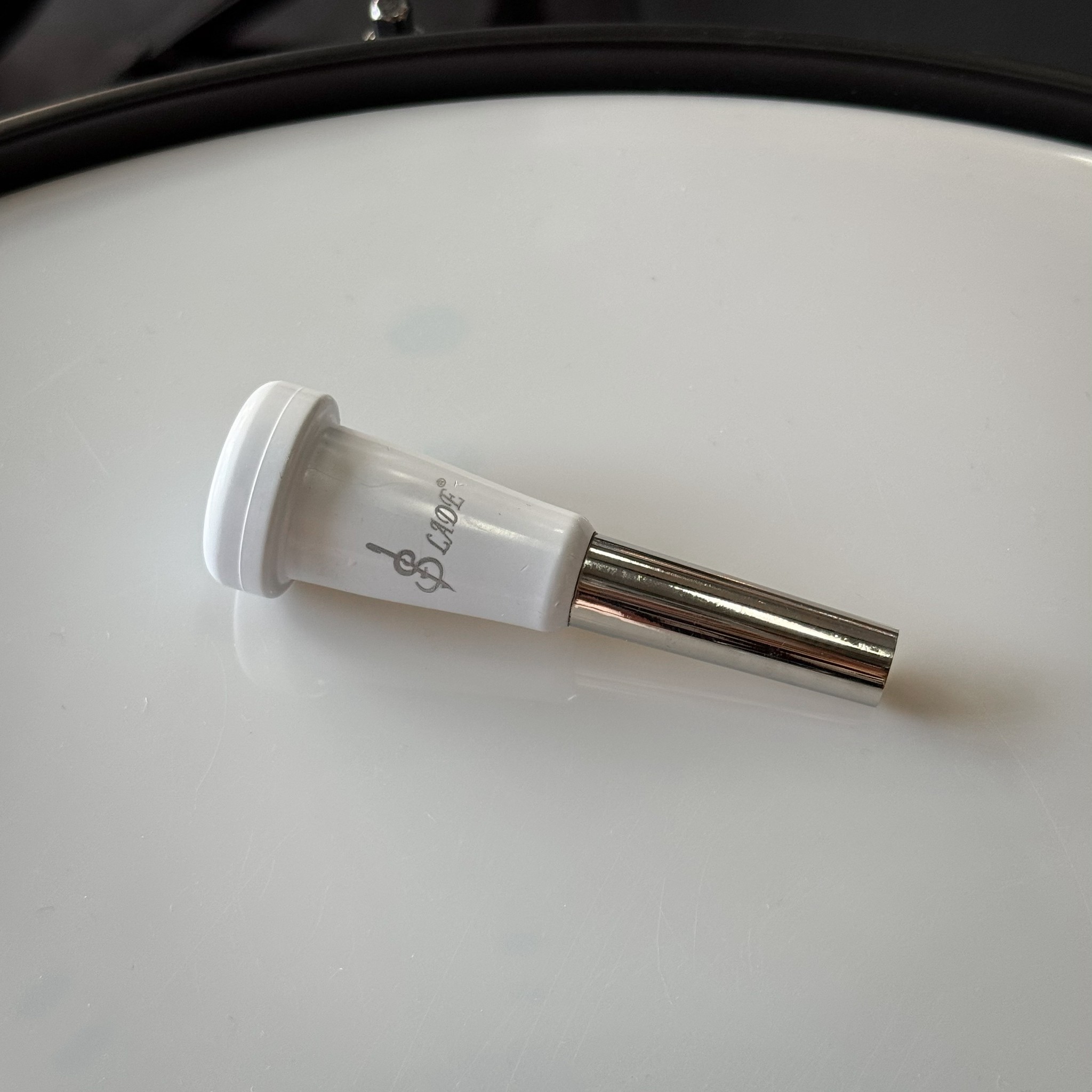 เมาส์ทรัมเป็ต Mouthpiece Desh 7C ขาว โลหะ + ABS น้ำหนักเบา ได้เสียงที่อุ่นขึ้น มีพลังมากขึ้น