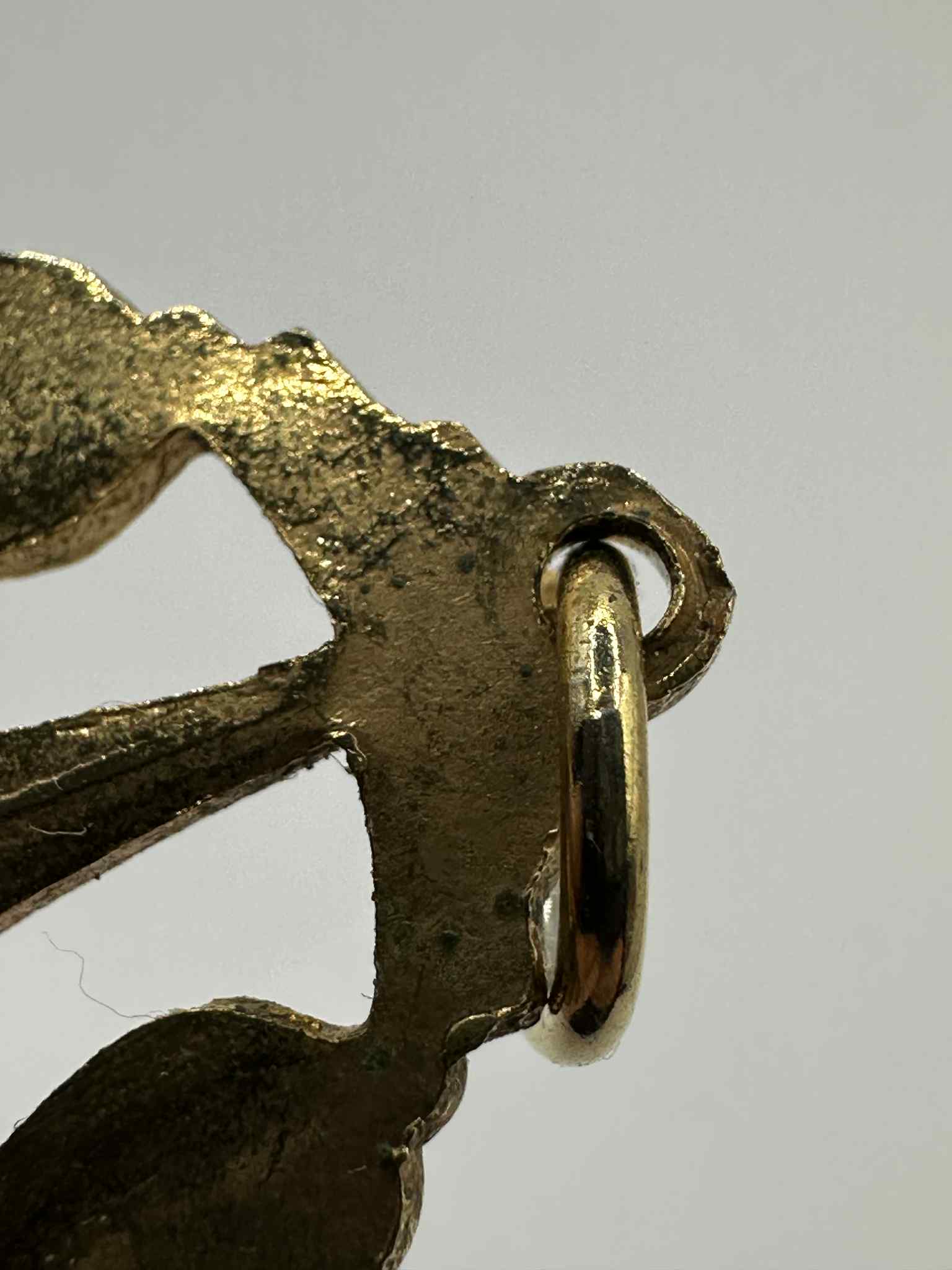 34. เหรียญเสมาฉลุ กะไหล่ทอง พระธาตุพนม วัดพระธาตุพนม จังหวัดนครพนม