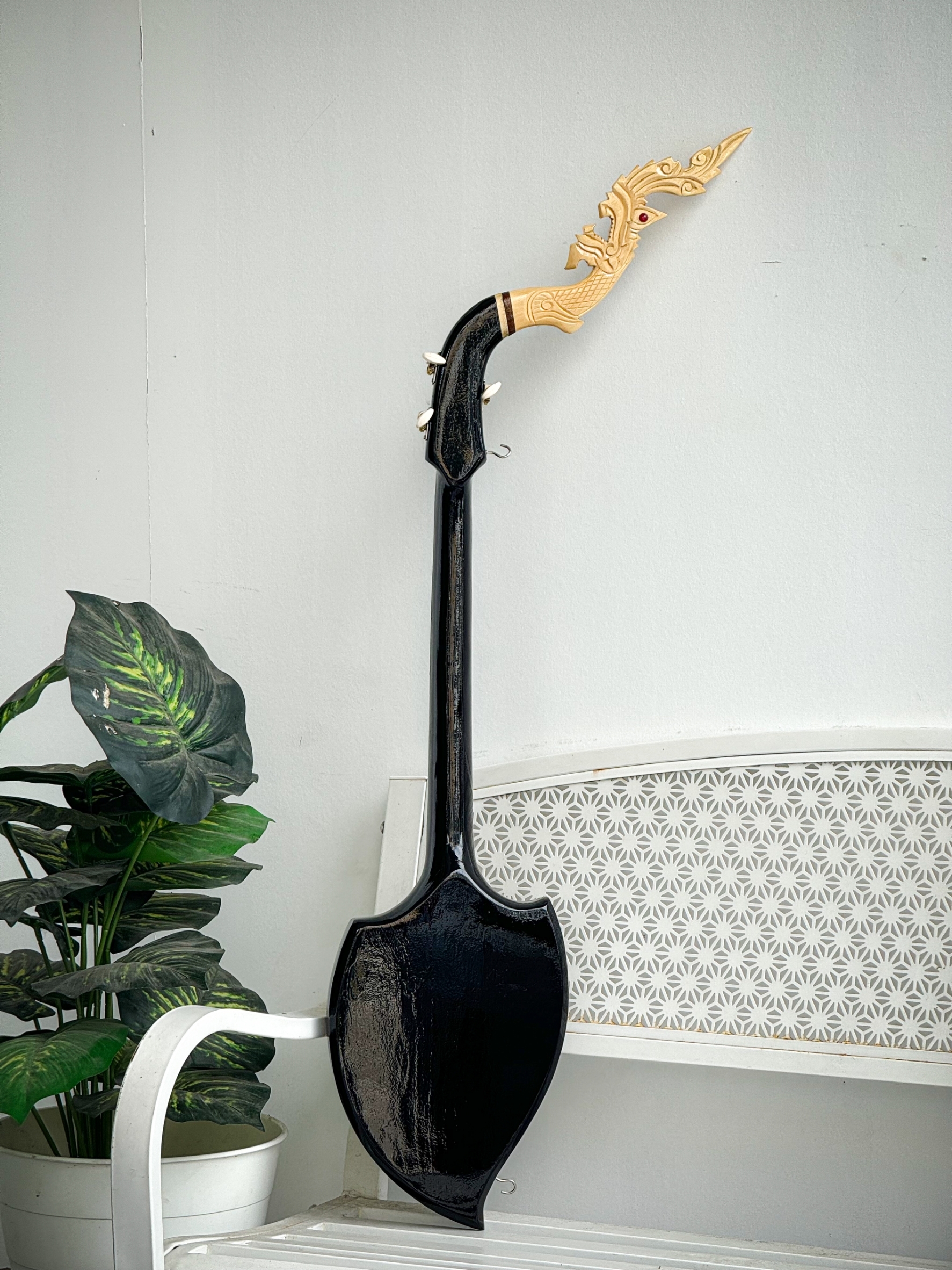 พิณโปร่งไฟฟ้า ไม้ชิงชังอย่างดี หัวพิณพญานาคสามาถถอดได้ พร้อม ปิ๊ก สายสพาย สายแจค กระเป๋า