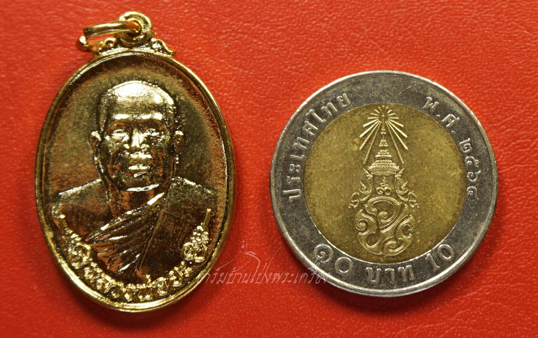 หลวงพ่อยะ วัดท่าข้าม รุ่นแรก ปี๒๕๓๐ เหรียญรูปไข่ พิมพ์เล็ก เนื้อกะไหล่ทอง(องค์ที่4)