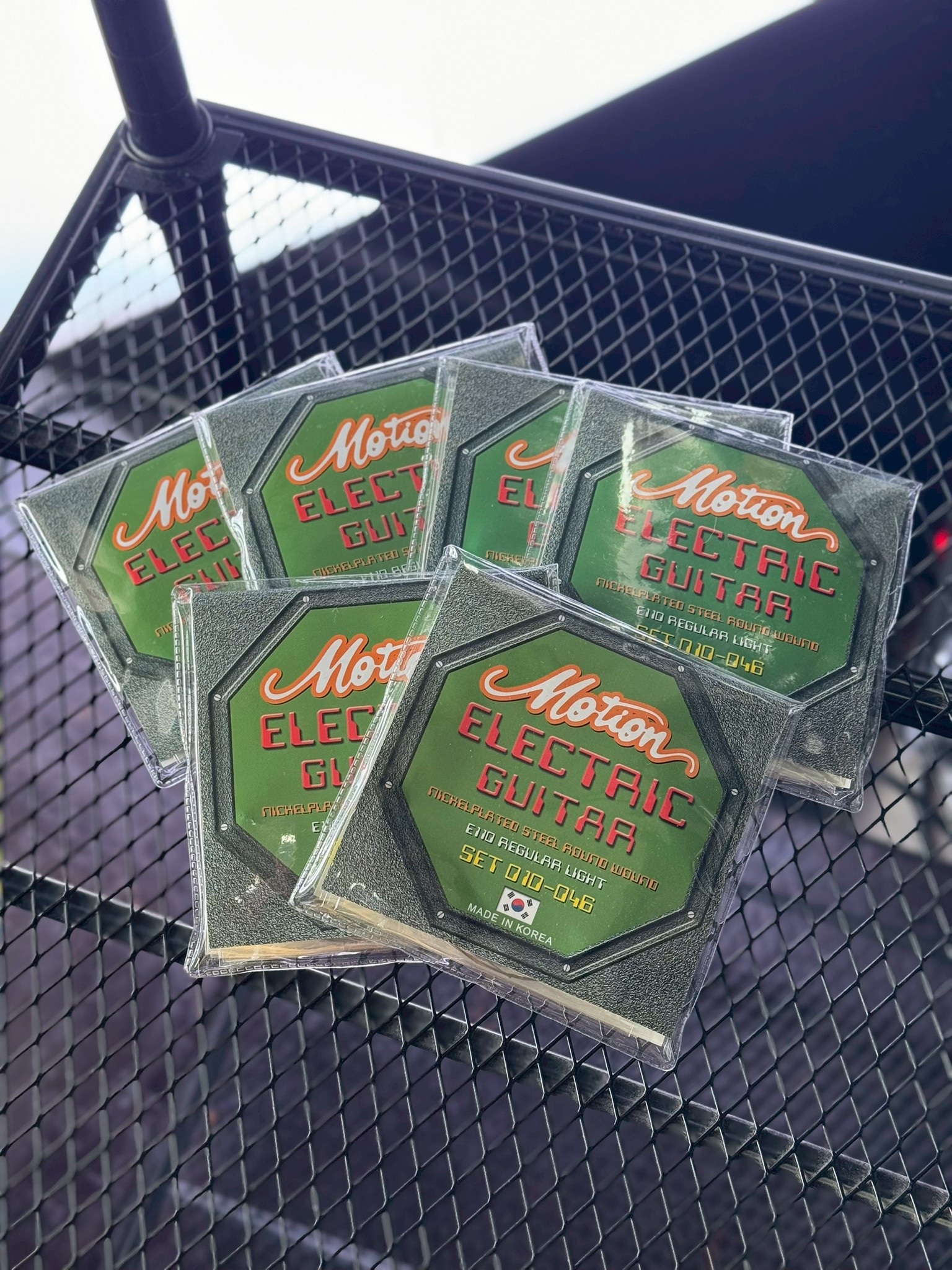 Motion สายกีตาร์ไฟฟ้า ครบชุด 6 เส้น รุ่น E120 เบอร์ 9 / E110 เบอร์ 10 - ของแท้จากเกาหลี