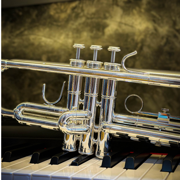 ทรัมเป็ต Ayers Silver รุ่น ATR5212S สีเงิน พร้อมอุปกรณ์ +กระเป๋าใส่อย่างดี Trumpet ให้เสียงกังวานตามมาตรฐาน