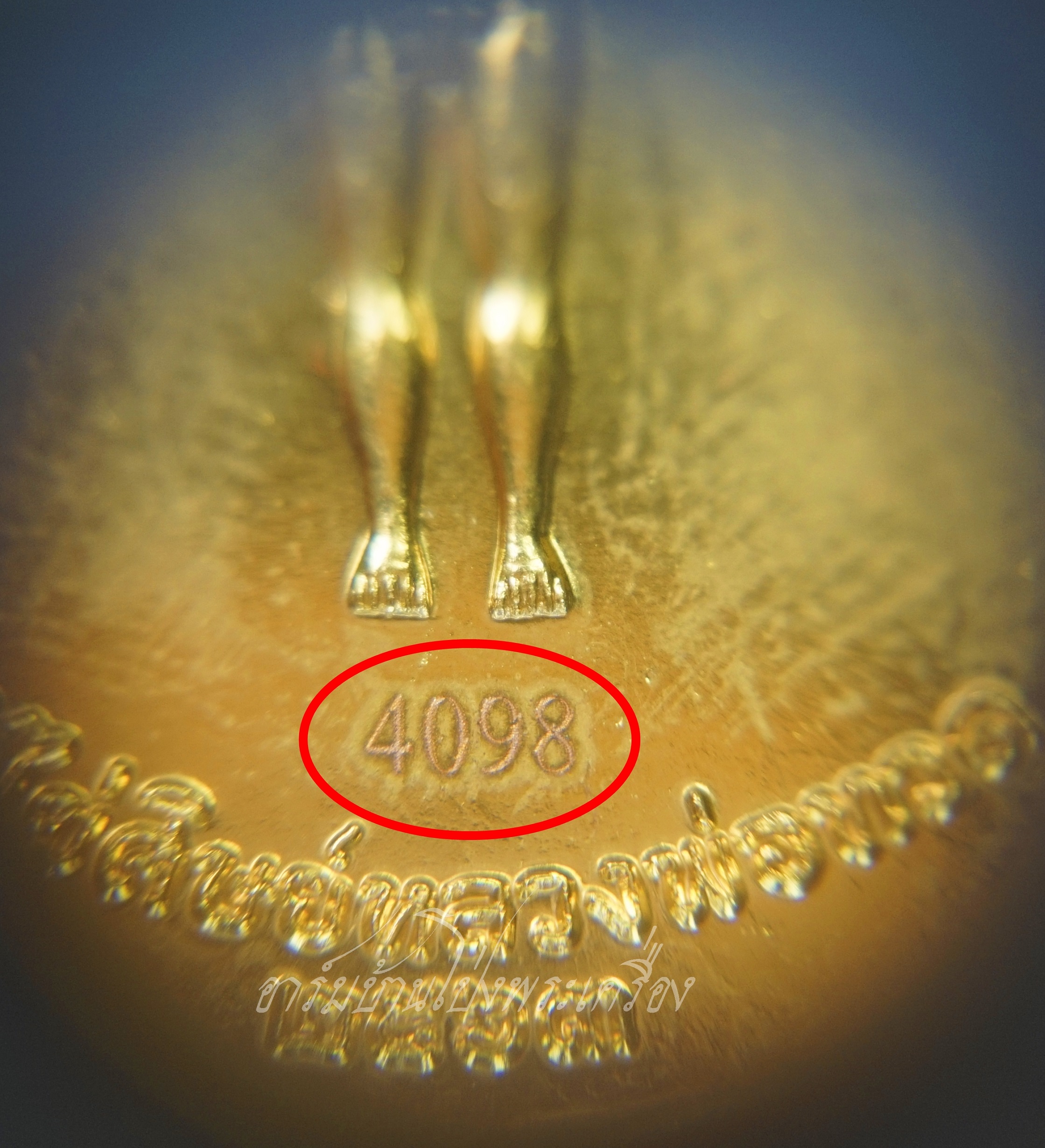 หลวงปู่ทวด หลังไอ้ไข่ วัดพระบรมธาตุฯ จ.นครศรีธรรมราช รุ่นเจริญก้าวหน้ามหาเศรษฐี ปี๒๕๖๓ เนื้อกะไหล่ทอง หมายเลข4098(องค์ที่1)