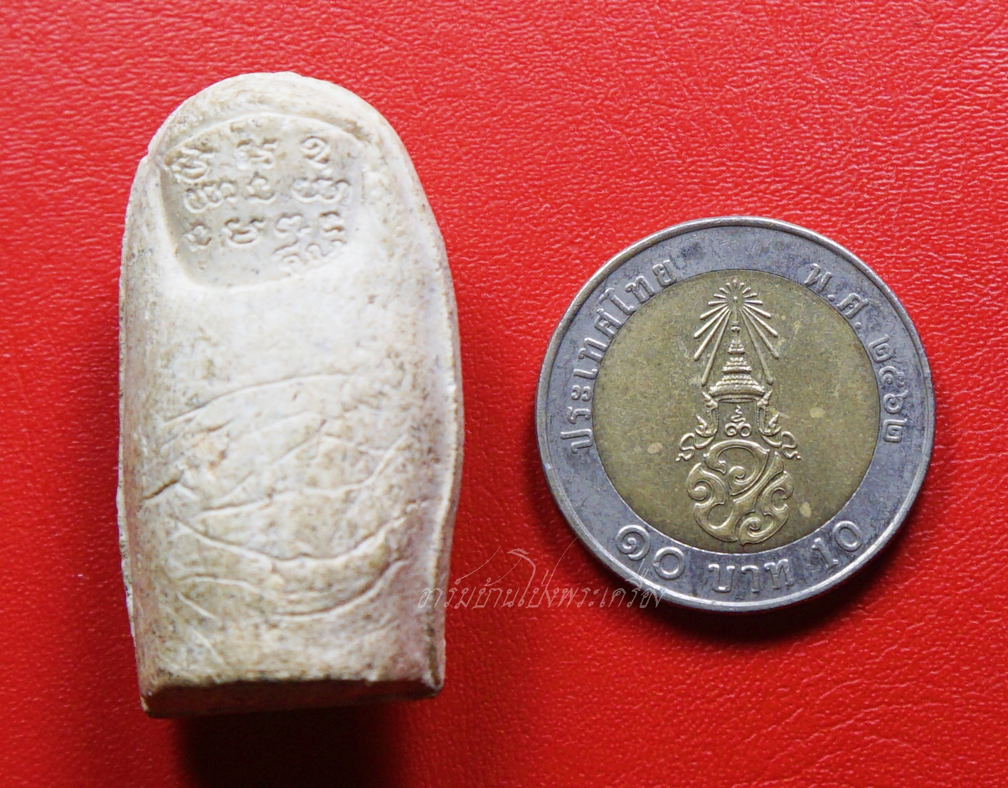 หลวงพ่อคูณ วัดบ้านไร่ นิ้วโป้งจำลอง ลงอักขระยันต์ ปี๒๕๓๖ เนื้อผง(องค์ที่13)