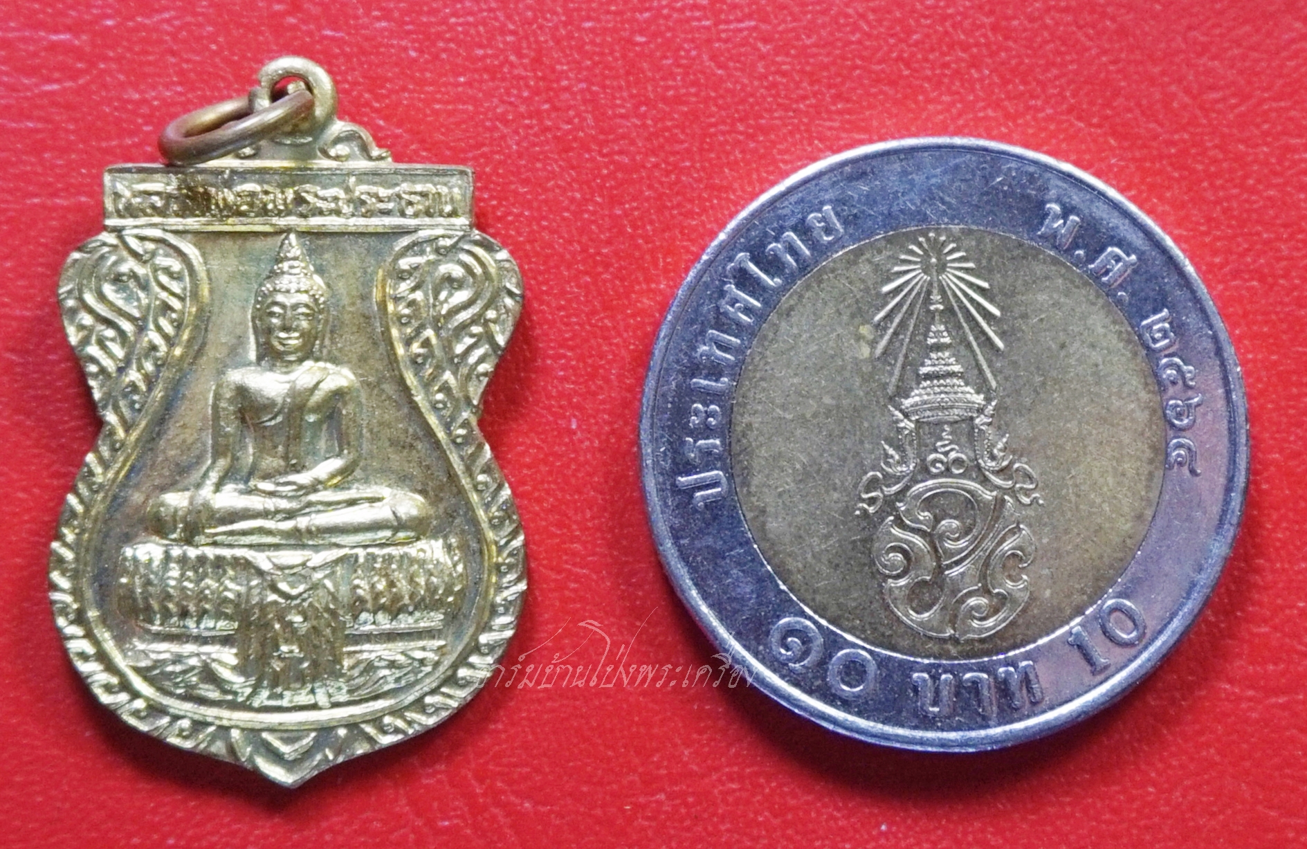 พระครูสุพัฒน์วรกิจ อาจารย์ออย วัดชมภูพล หลวงพ่อพระประธาน ที่ระลึกในงานผูกพัทธสีมา ปี๒๕๒๘ เนื้อฝาบาตร(องค์ที่4)