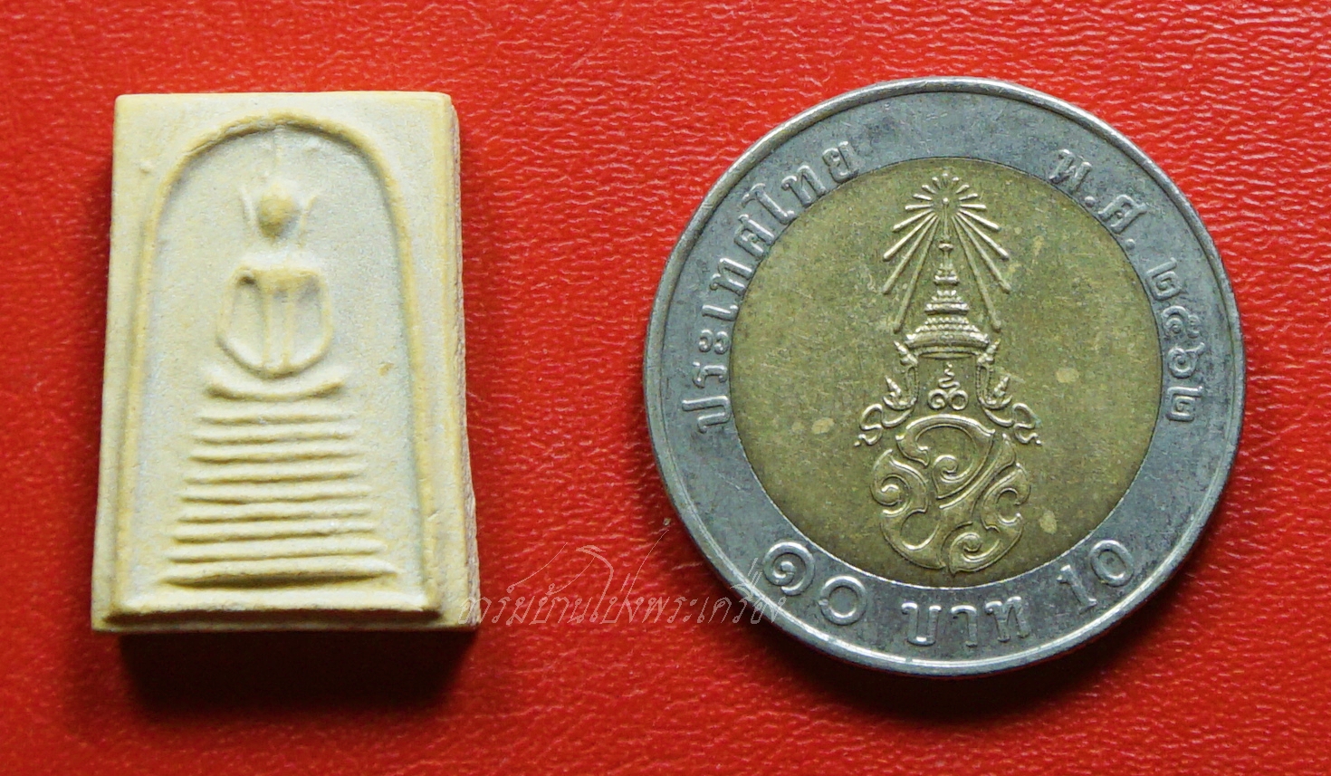 พระสมเด็จชินบัญชร รุ่นประวัติศาสตร์ ๖๐ พรรษามหาราชินี ๑๒ สิงหาคม ๒๕๓๕ วัดอรุณ(วัดแจ้ง) พิมพ์คะแนแ เนื้อผงสีขาว(องค์ที่1)