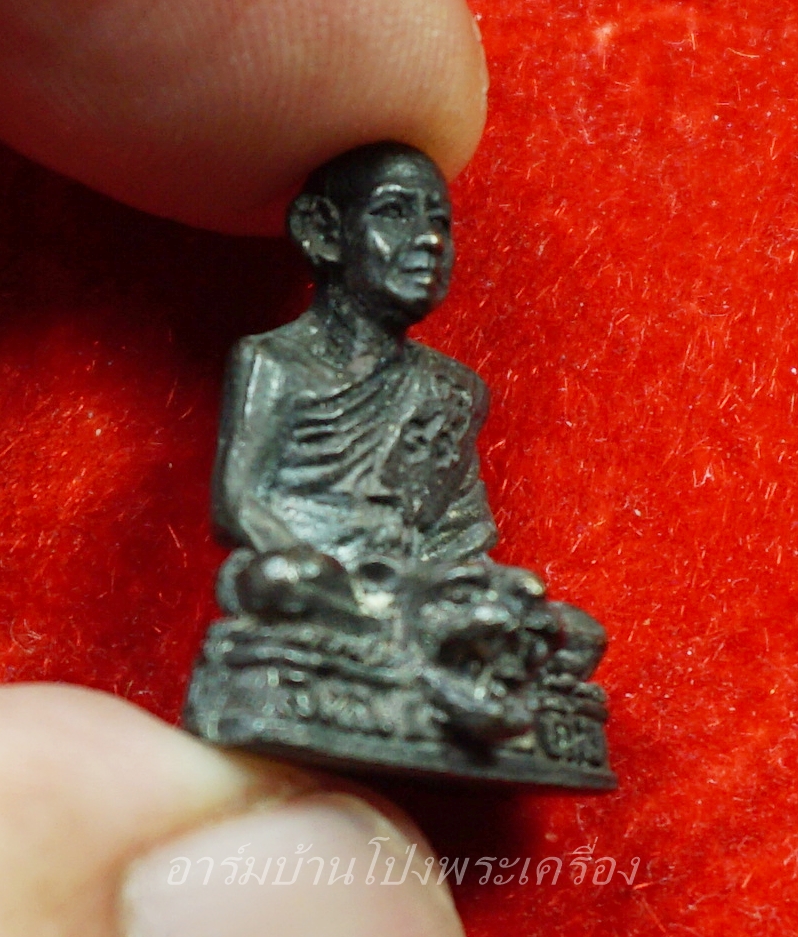 หลวงพ่อคิ้ม วัดหนองเสือ รูปหล่อ หน้าเสือ รุ่น๑(องค์ที่1)