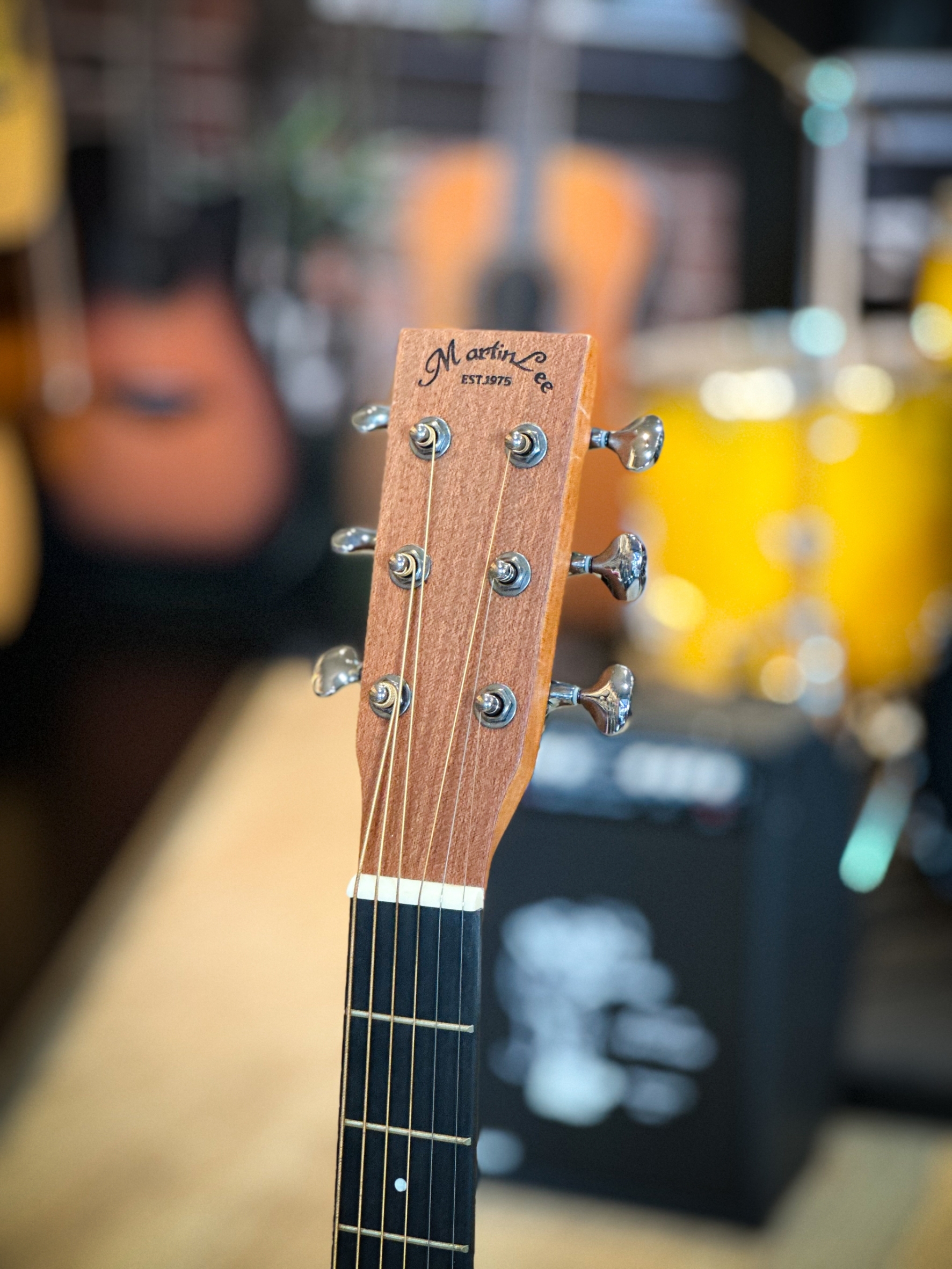 กีตาร์โปร่งไฟฟ้า Martin lee L4114 กีต้าร์โปร่ง ขนาด 41 นิ้ว ฟรี กระเป๋า ปิ๊ก4อัน ใบคอร์ด