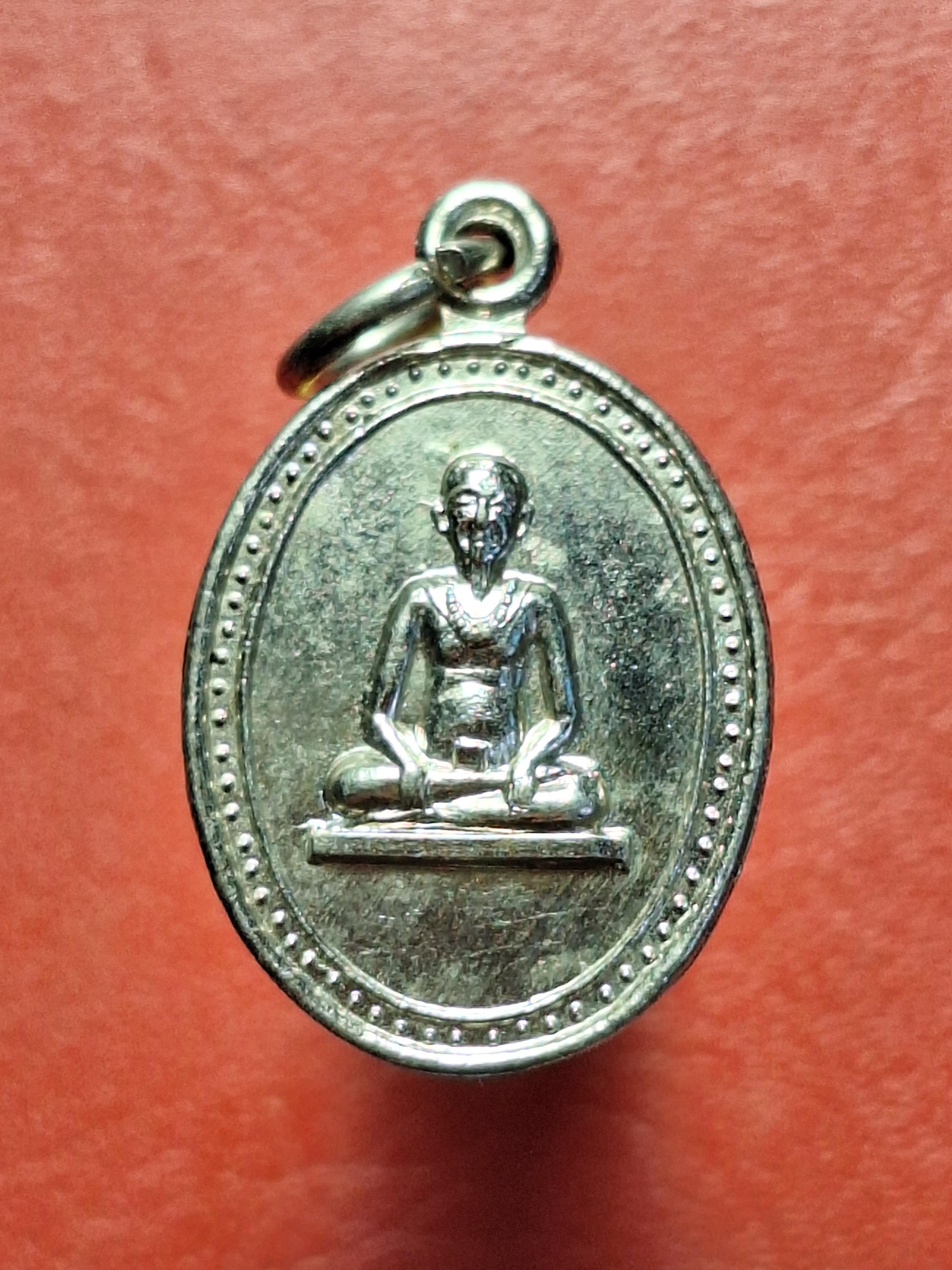 หลวงพ่อปู่ วัดใหญ่โพธิ์หัก รุ่นแรก ปี๑๙ พิมพ์เล็ก เนื้อกะไหล่เงิน(องค์ที่2)