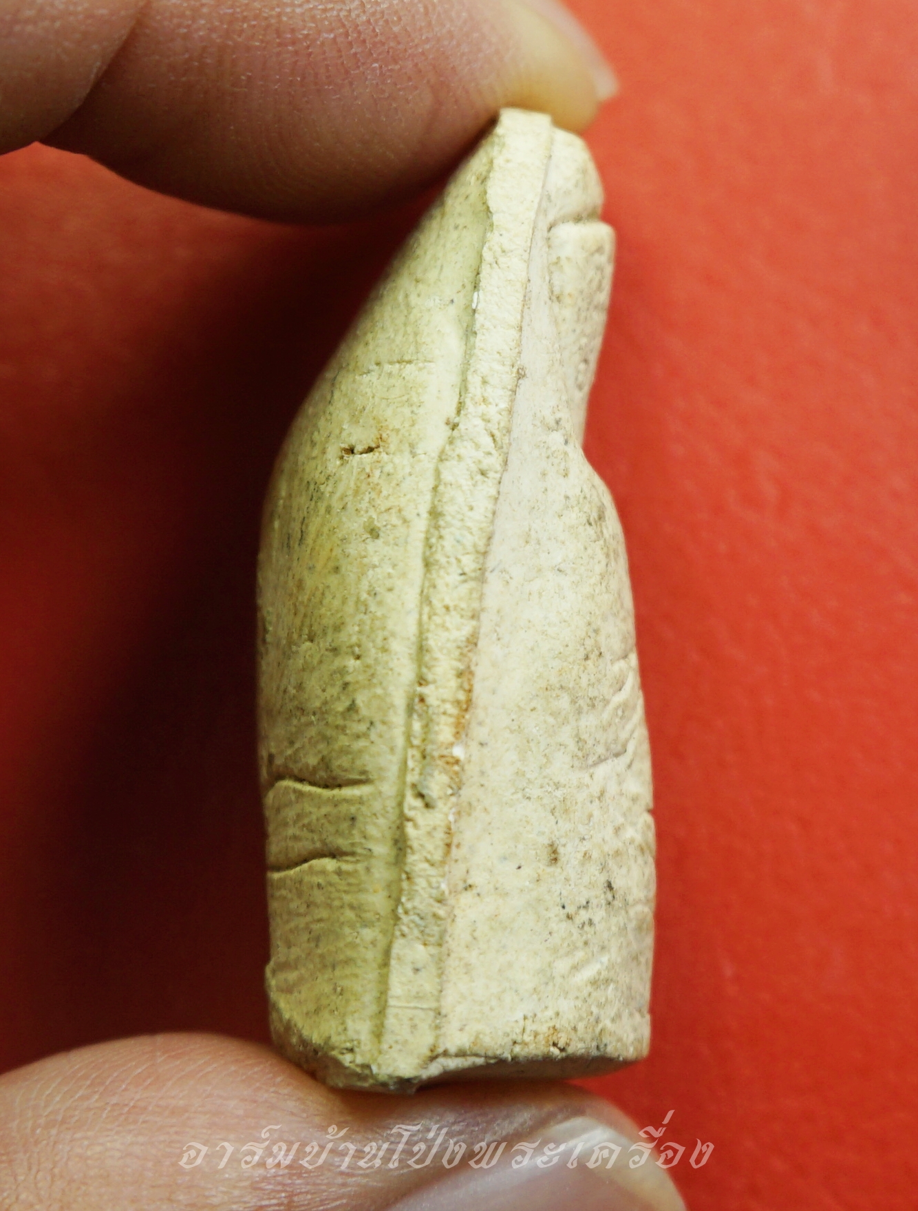 หลวงพ่อคูณ วัดบ้านไร่ นิ้วโป้งจำลอง ลงอักขระยันต์ ปี๒๕๓๖ เนื้อผง(องค์ที่2)