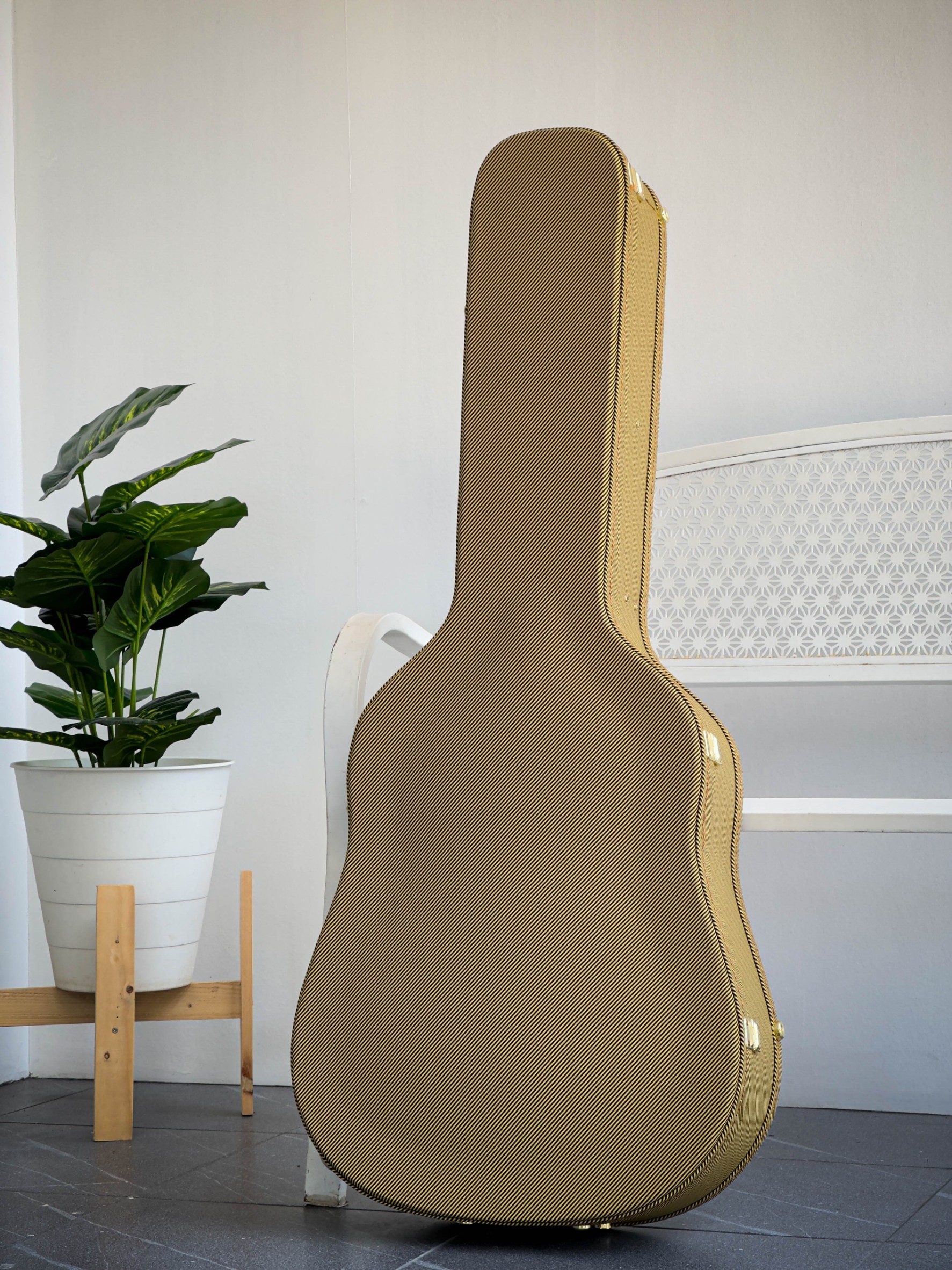 เคสกีต้าร์โปร่ง สำหรับกีต้าร์โปร่ง 41" นิ้ว ด้านในบุพรมหนา มีช่องใส่ของ กันกระแทกได้ดี รุ่น AC-01YL